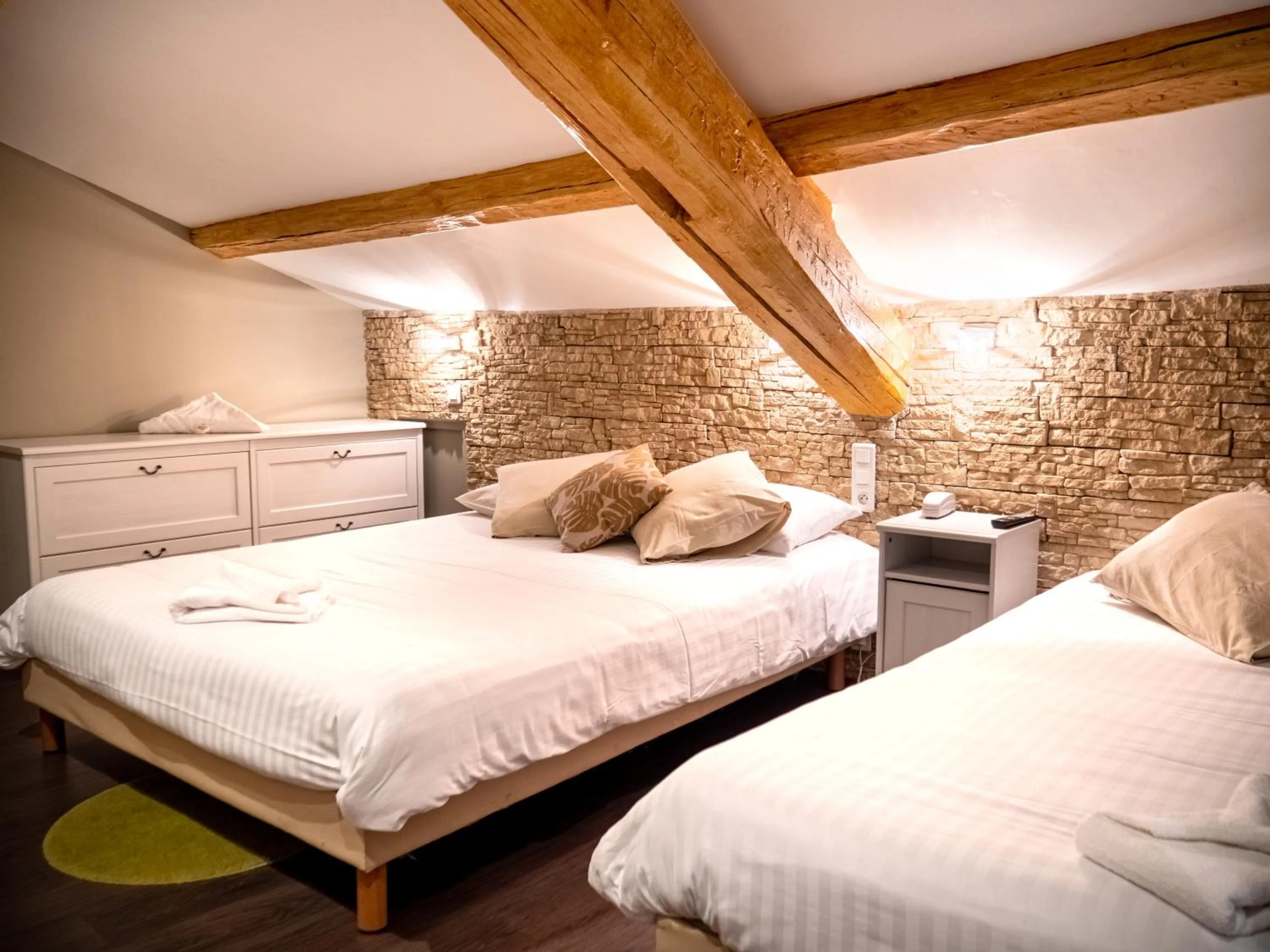 Photo of the whole room, Bed in Altera Roma Hôtel