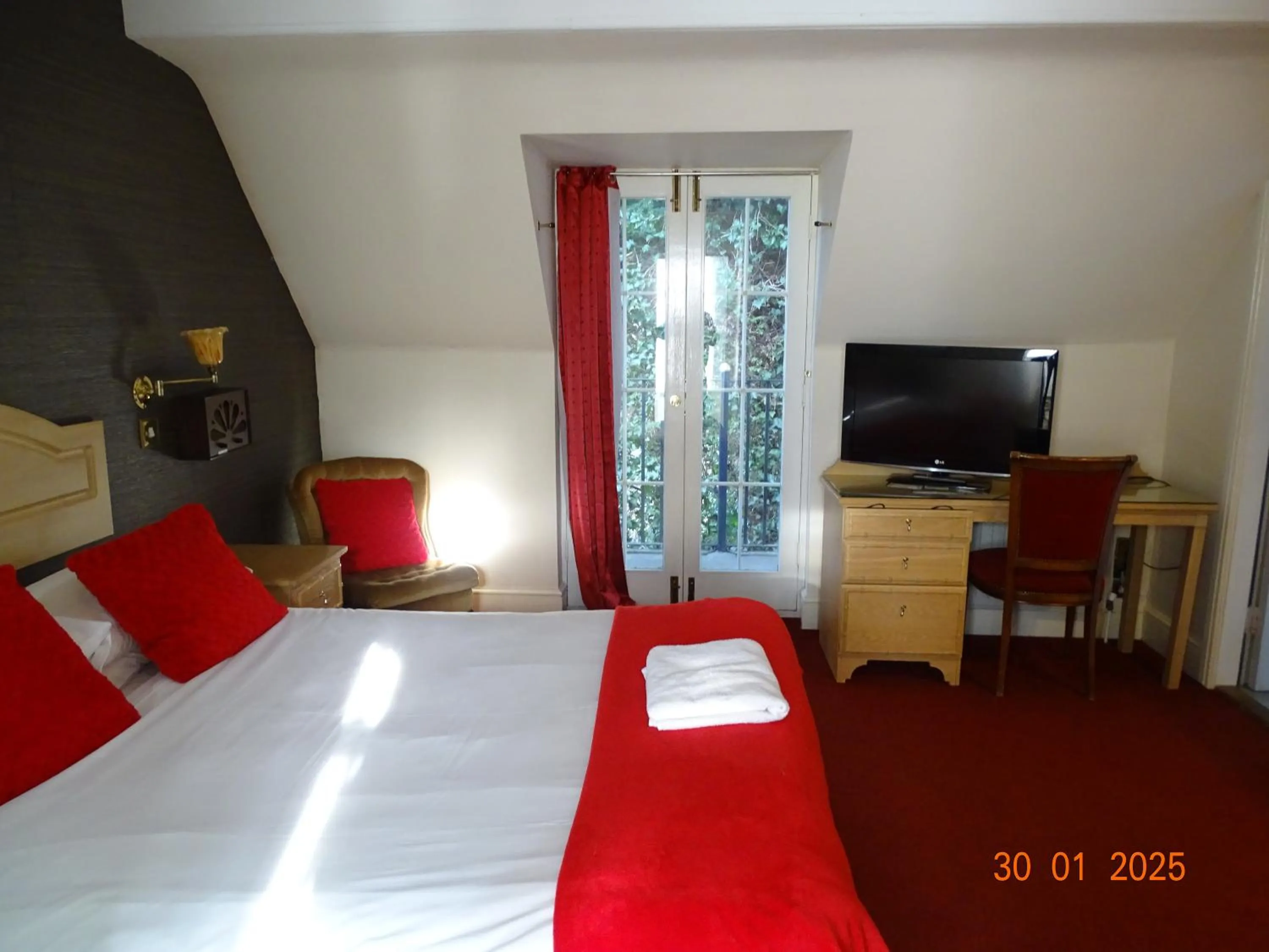 Bedroom, Bed in Donington Manor Hotel