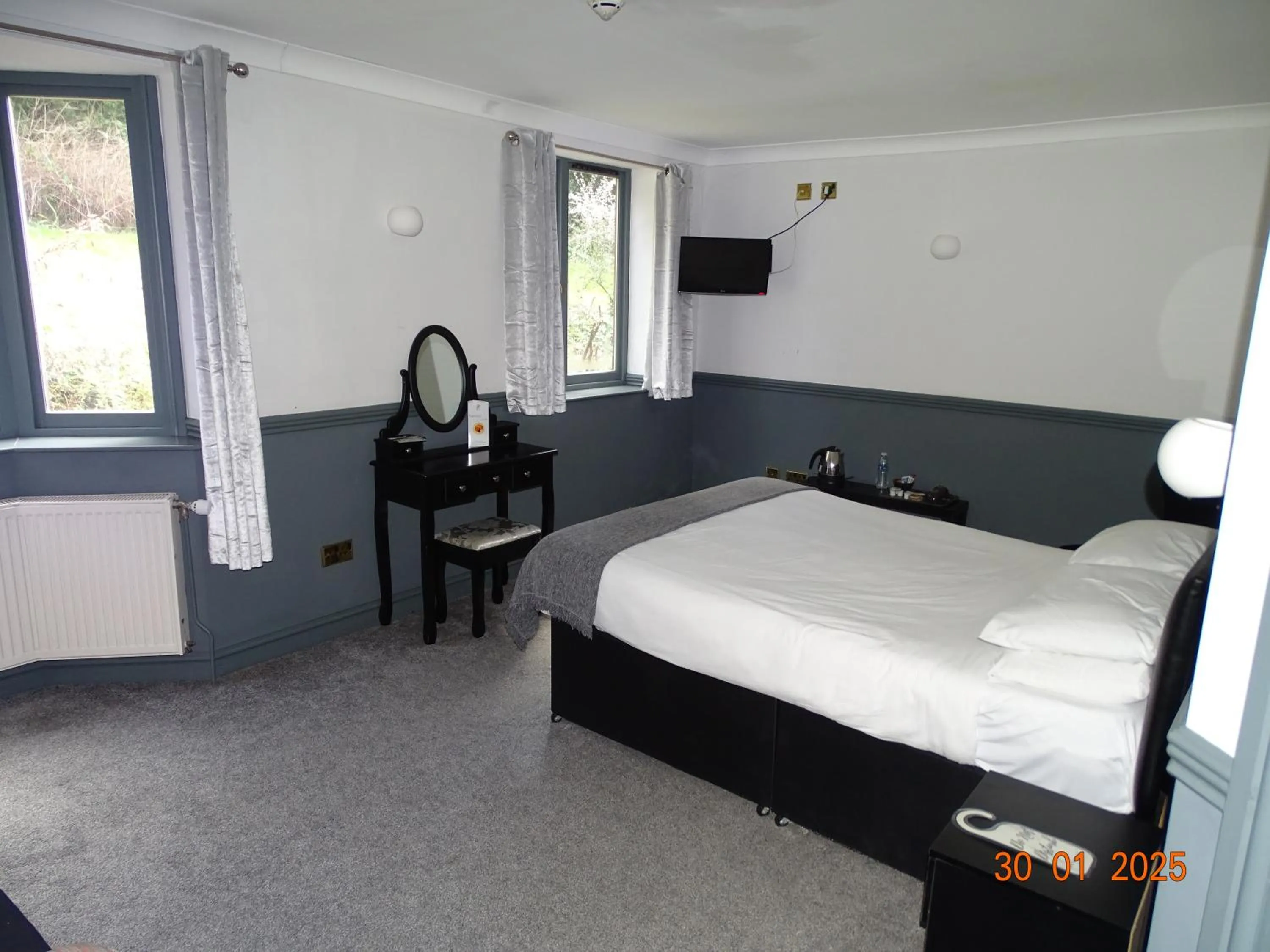 Bedroom, Bed in Donington Manor Hotel