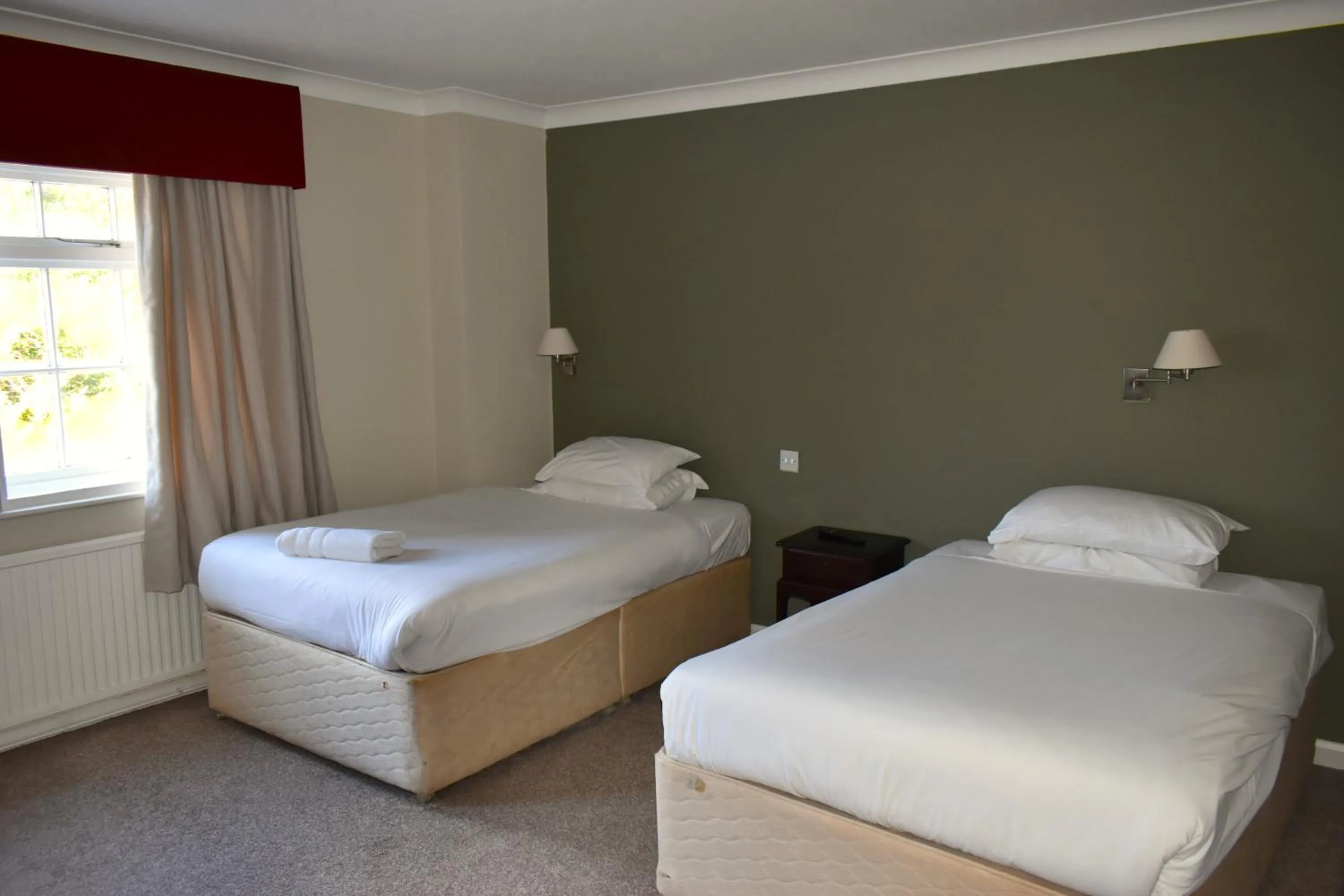 Bedroom, Bed in Donington Manor Hotel