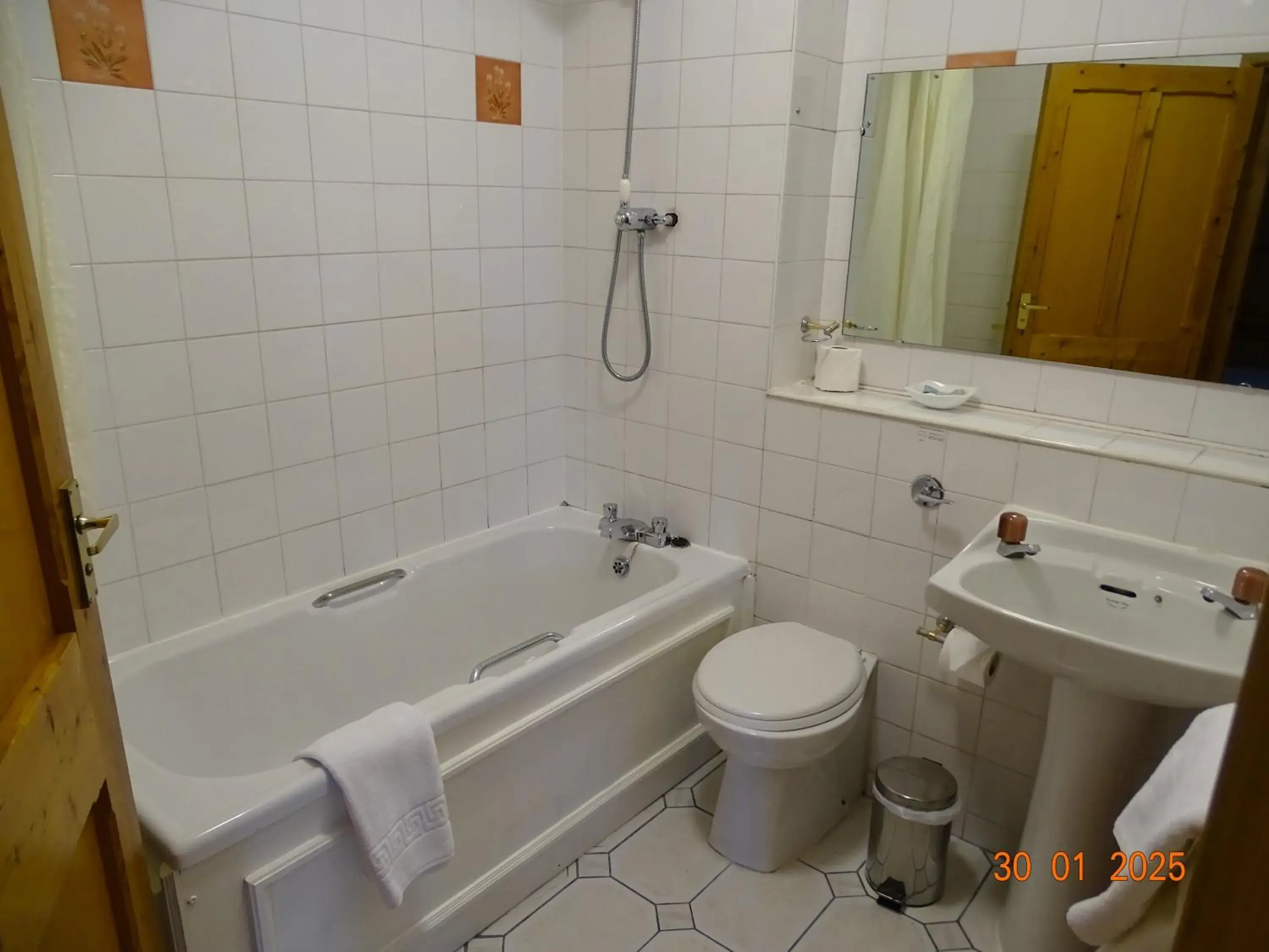 Classic Triple Room in Donington Manor Hotel Classic Triple Room in Donington Manor Hotel