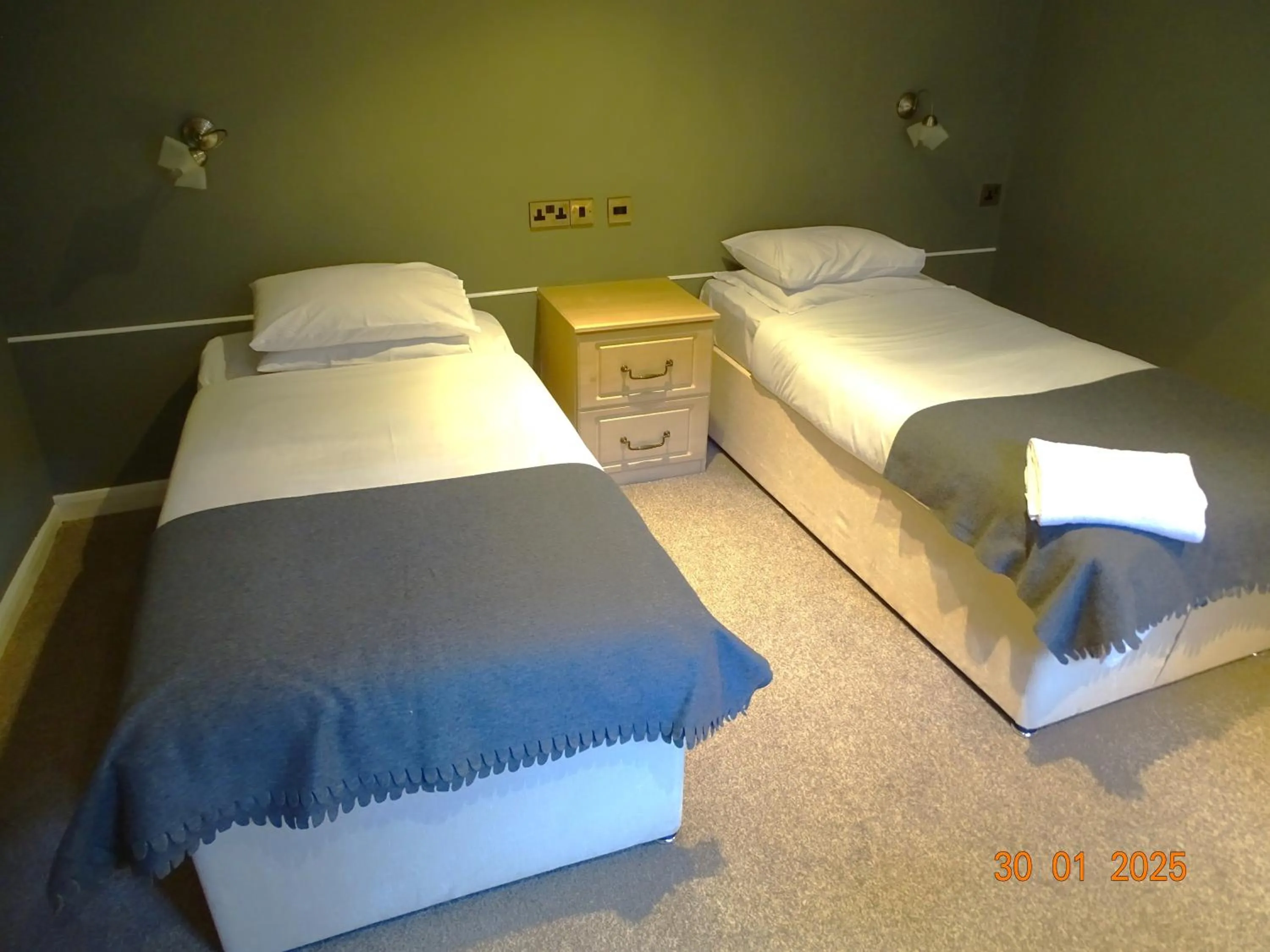 Bedroom, Bed in Donington Manor Hotel