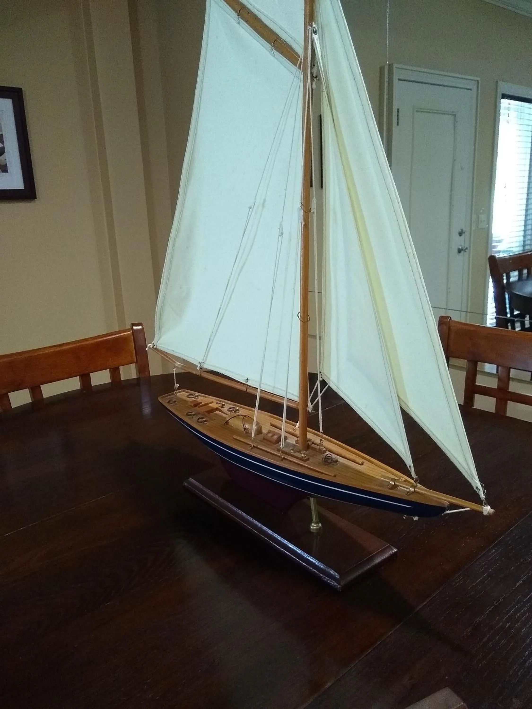 Decorative detail in Southern Comfort Suites