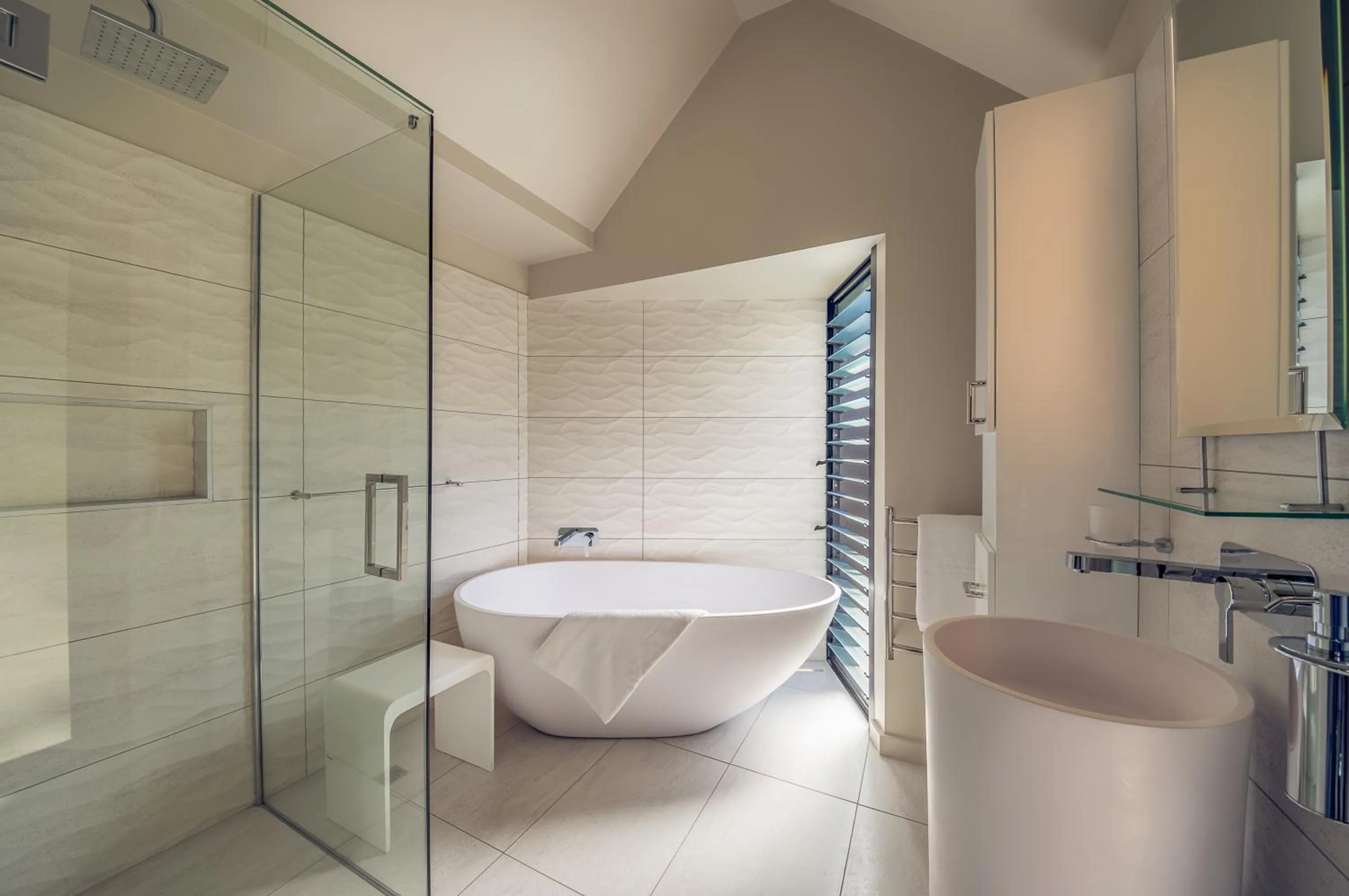 Shower in Absolute Beach front-Tutukaka Harbour