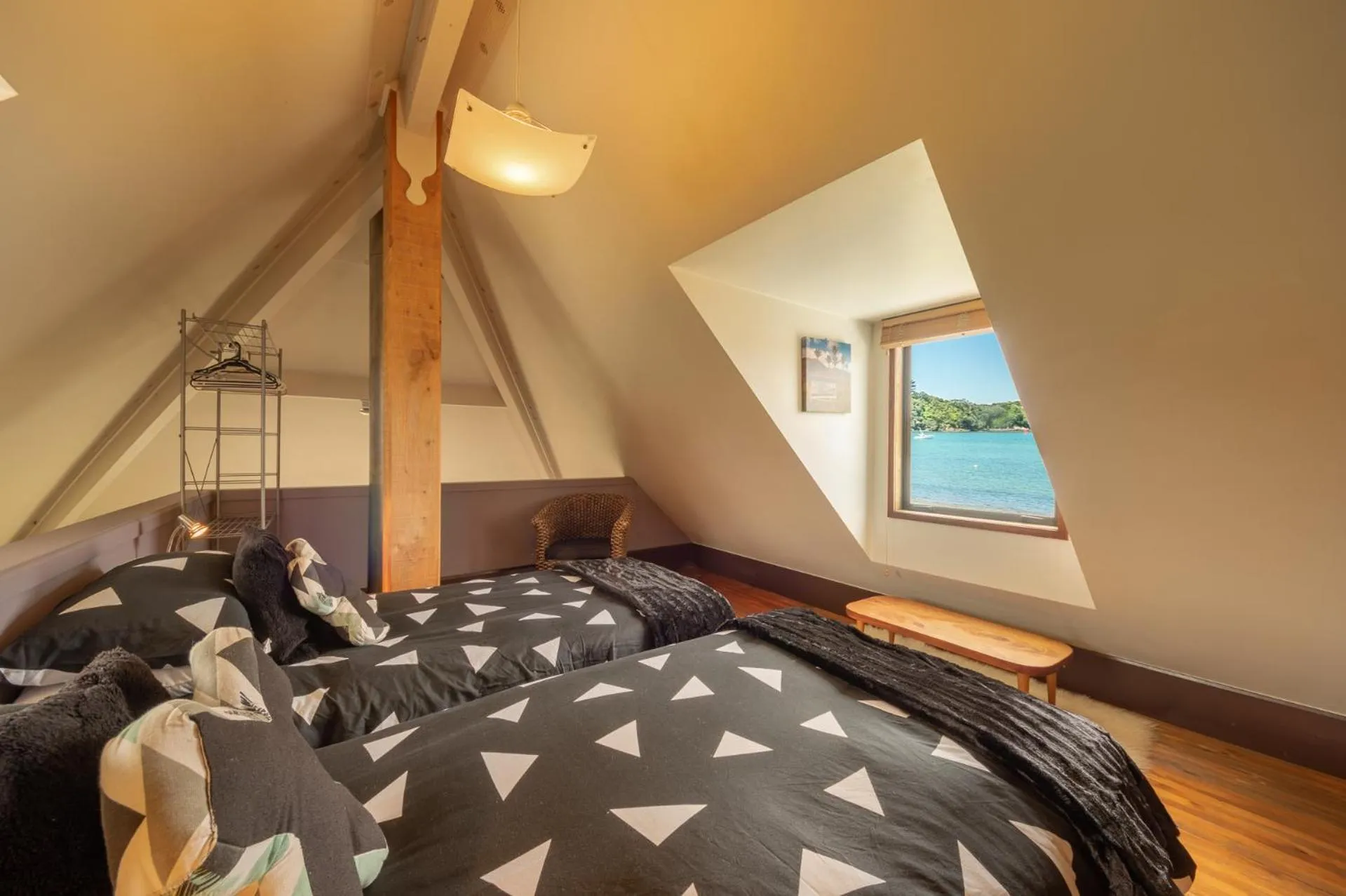 Day, Bed in Absolute Beach front-Tutukaka Harbour