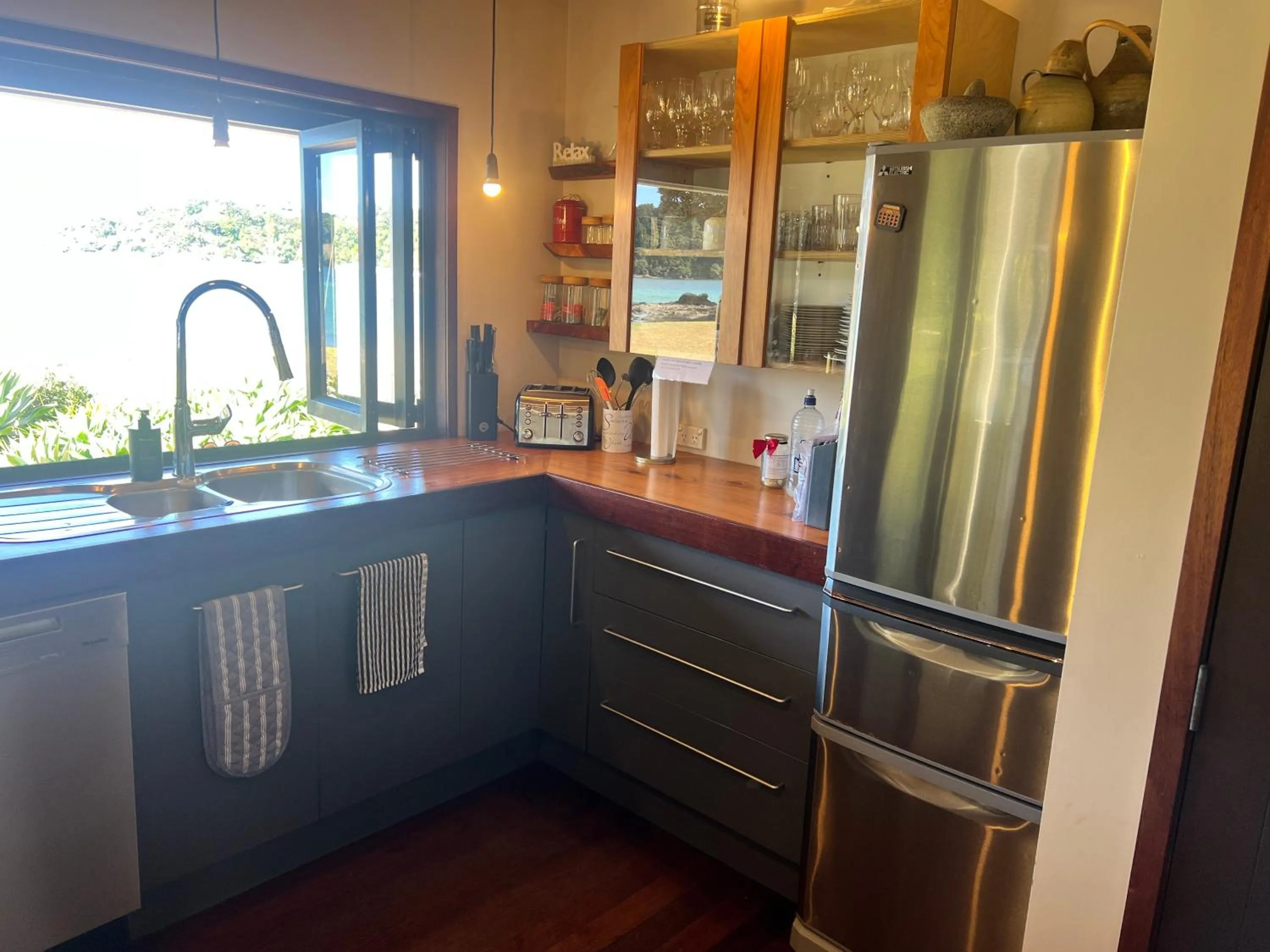 Kitchen or kitchenette in Absolute Beach front-Tutukaka Harbour