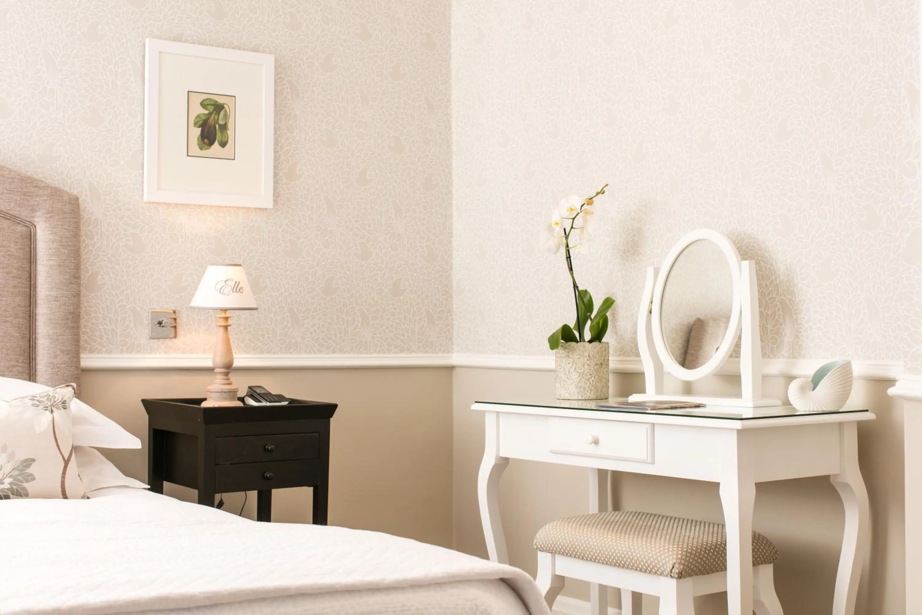 Bedroom, Bed in Longueville Manor