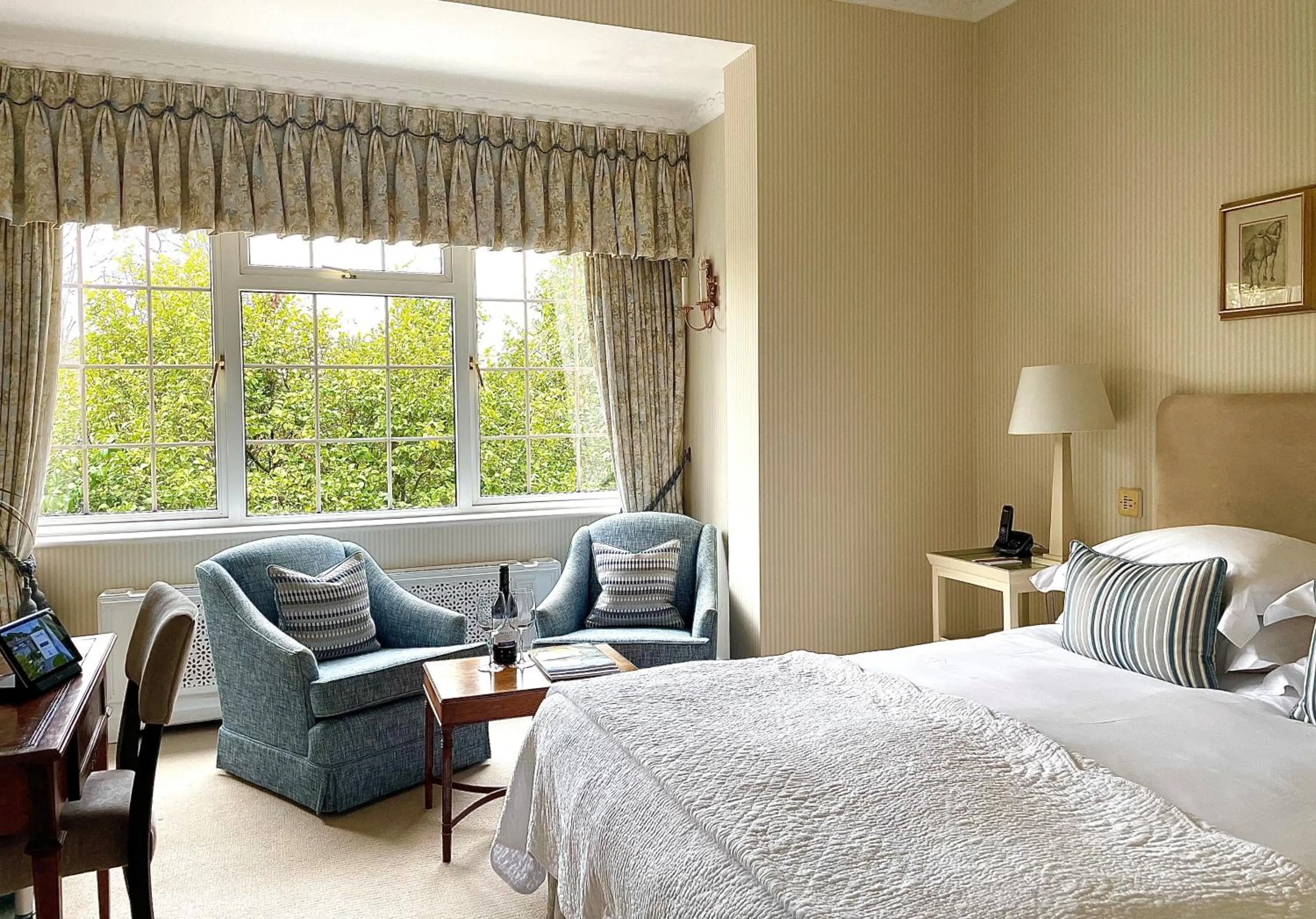 Bedroom, Bed in Longueville Manor