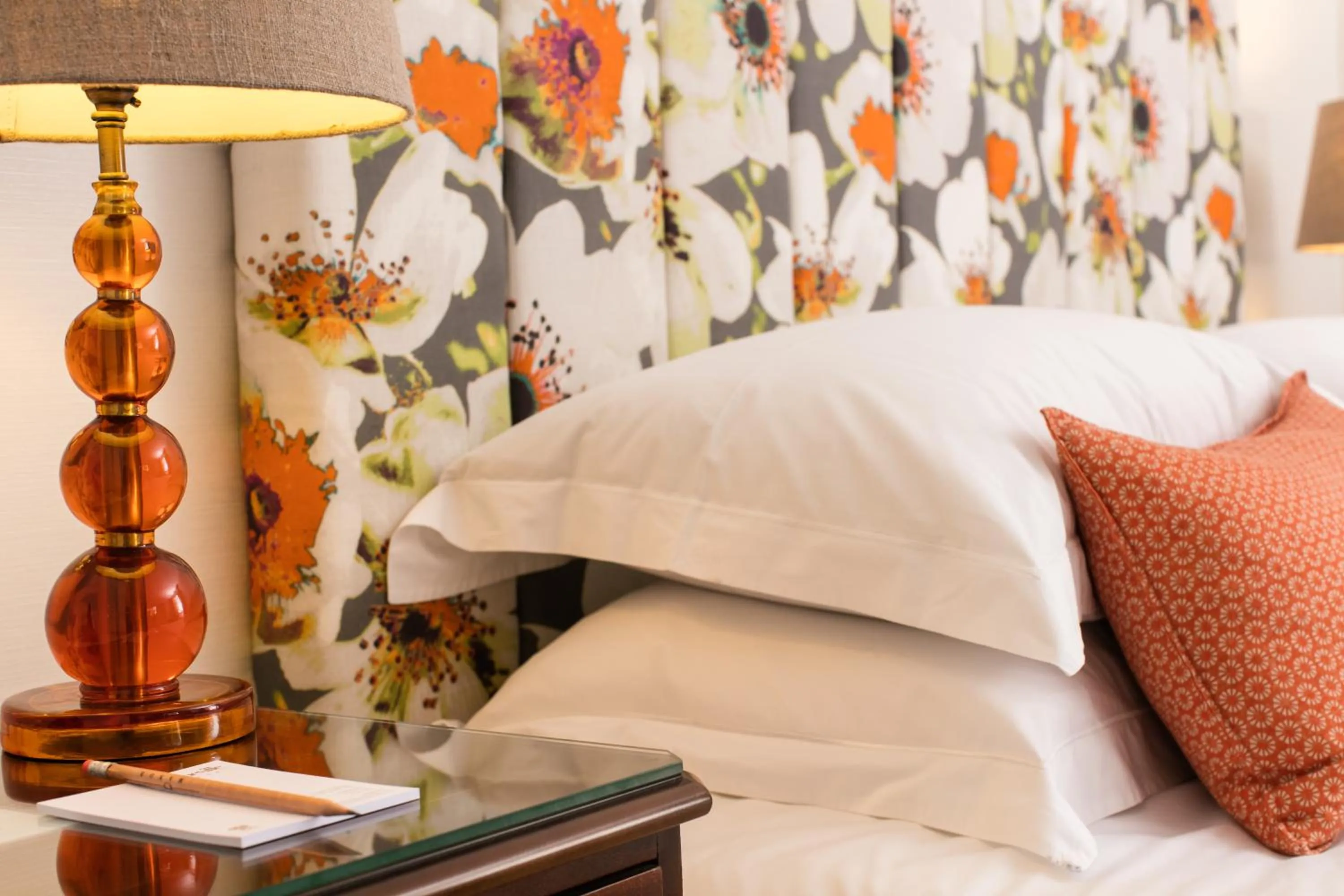 Photo of the whole room, Bed in Longueville Manor