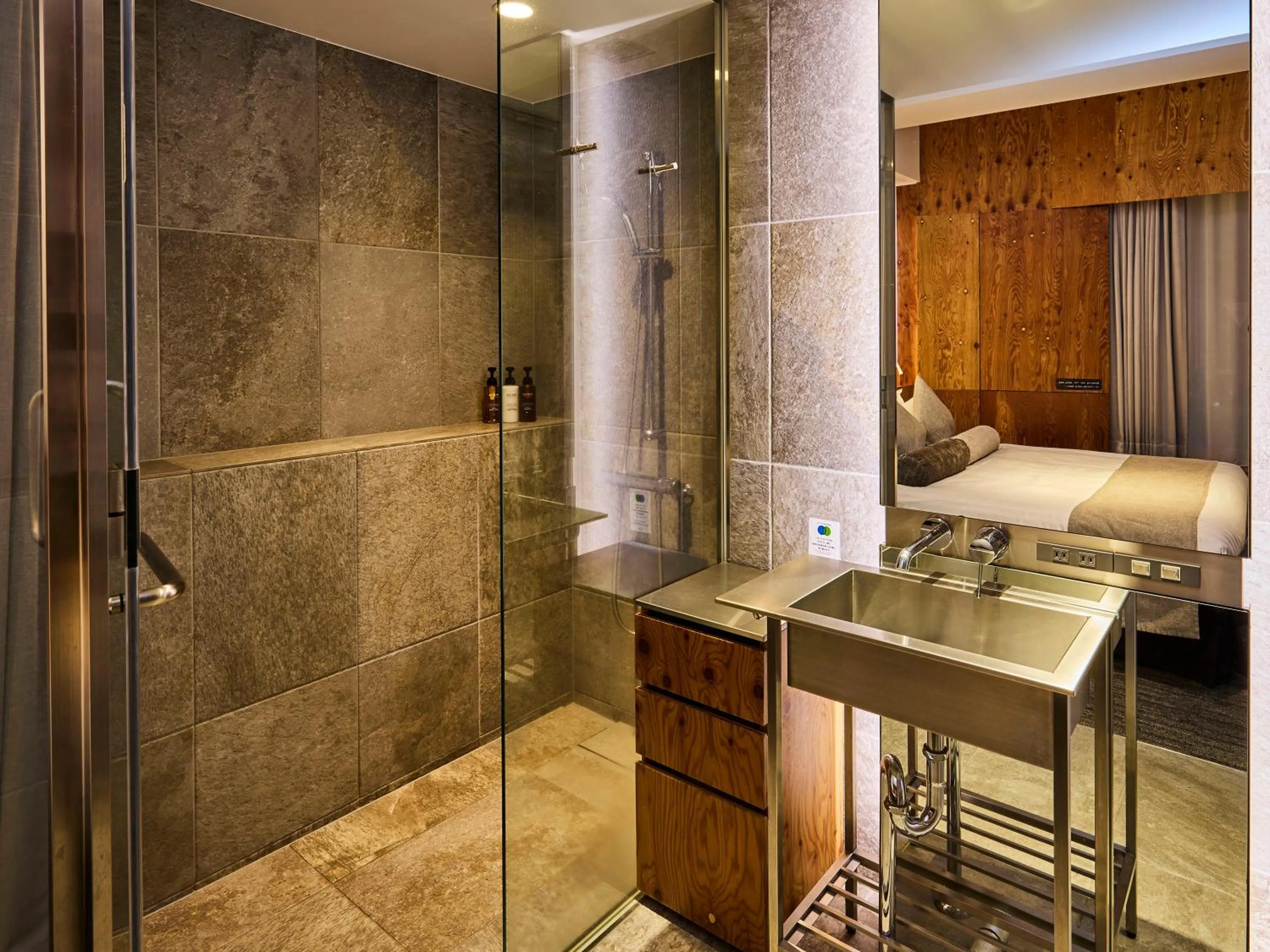 Photo of the whole room in ONE@Tokyo by insomnia