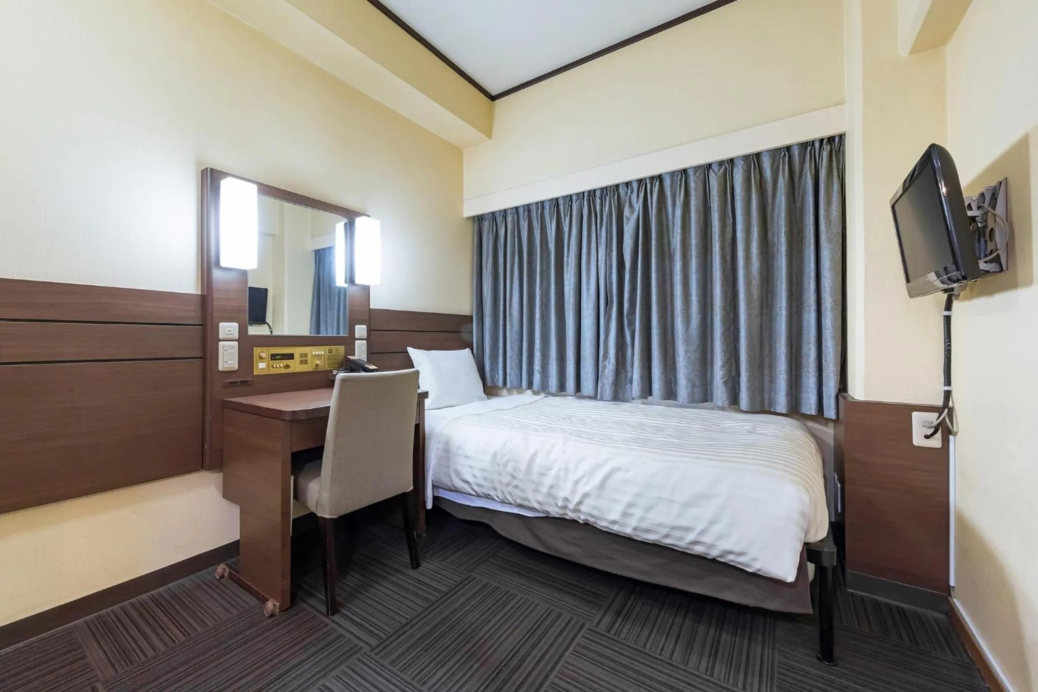 Bed in Akasaka Yoko Hotel