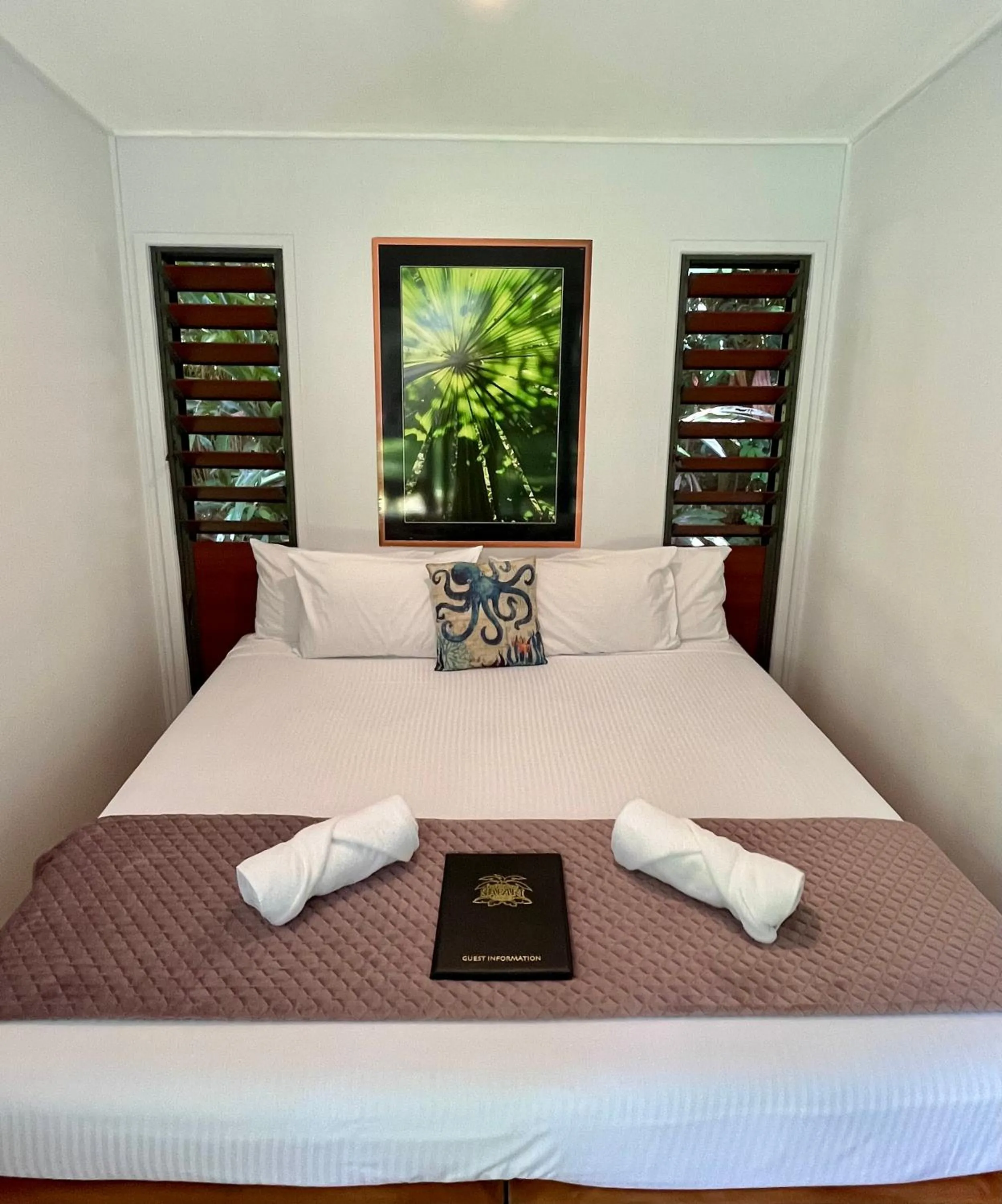 Bedroom, Bed in Safari Lodge