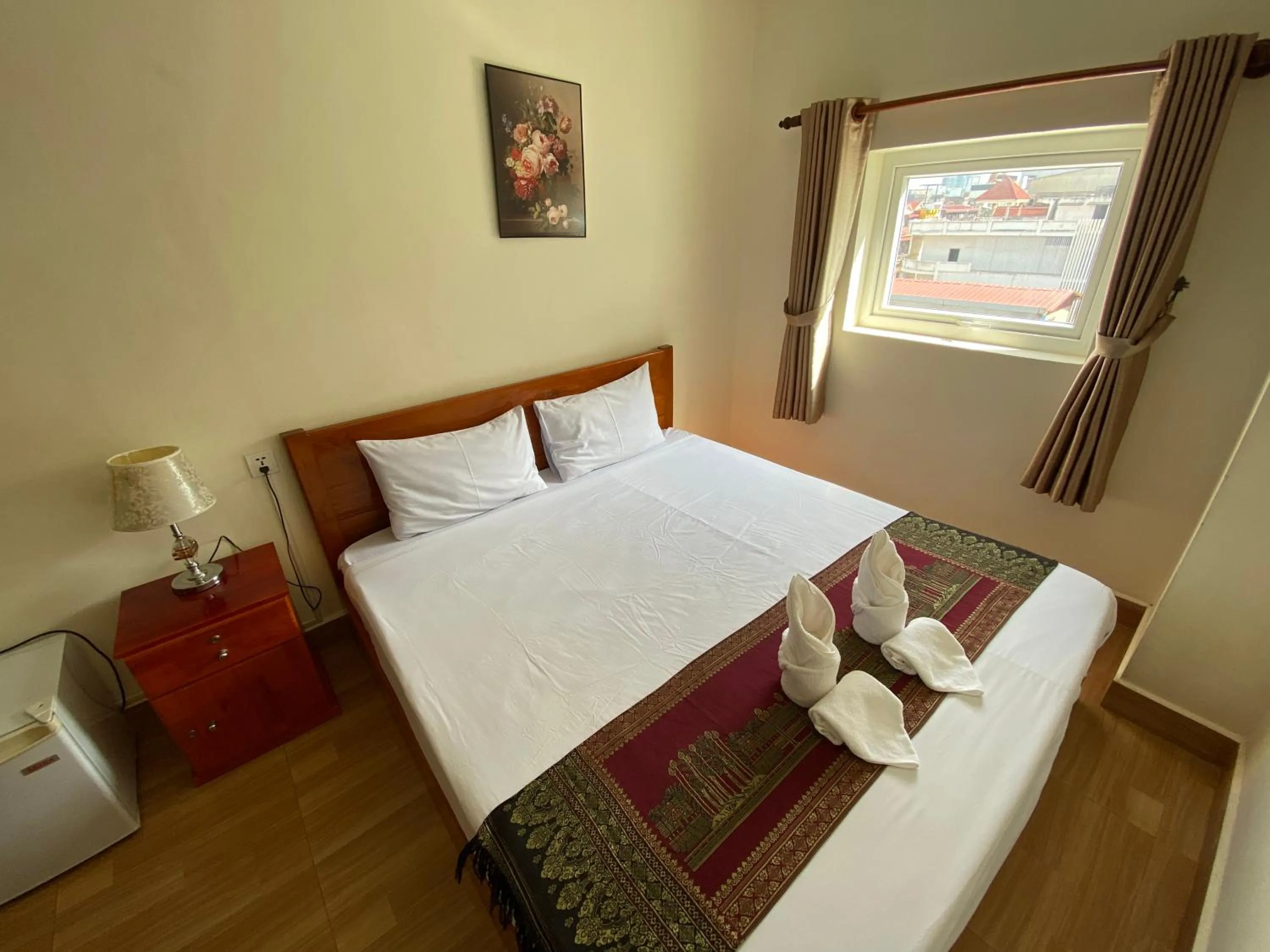 Bedroom, Bed in Phnom Penh Le Vincent Hotel