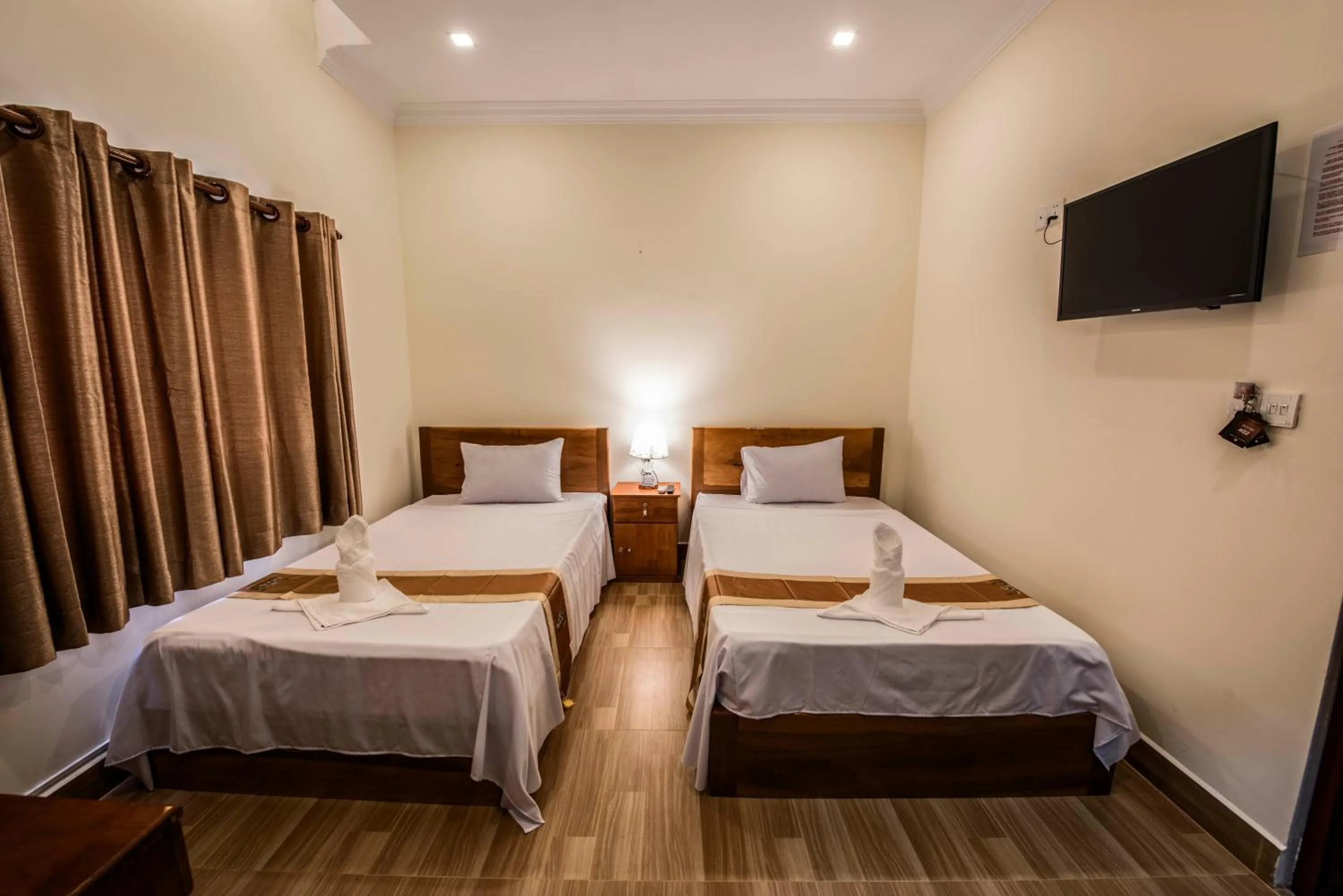 Bedroom, Bed in Phnom Penh Le Vincent Hotel