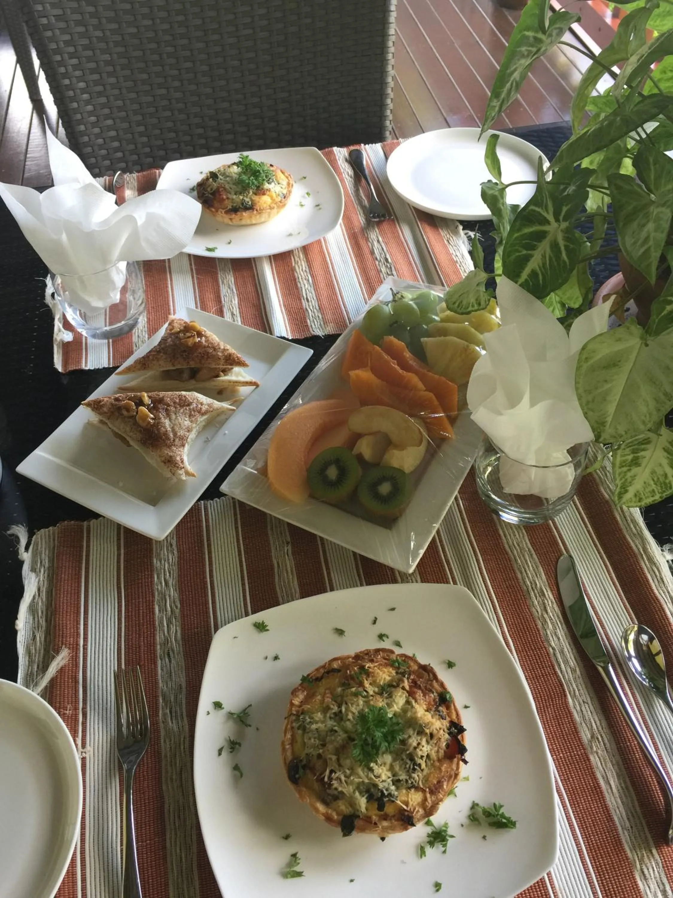 Breakfast in Daintree Manor B&B