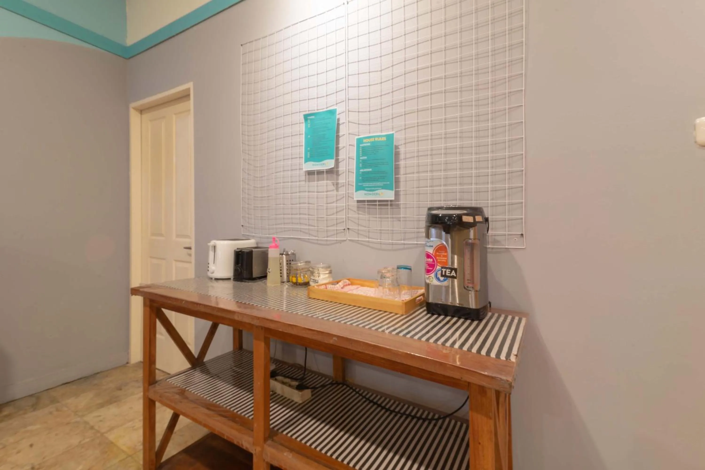 Coffee/tea facilities in Wonderloft Hostel Kota Tua