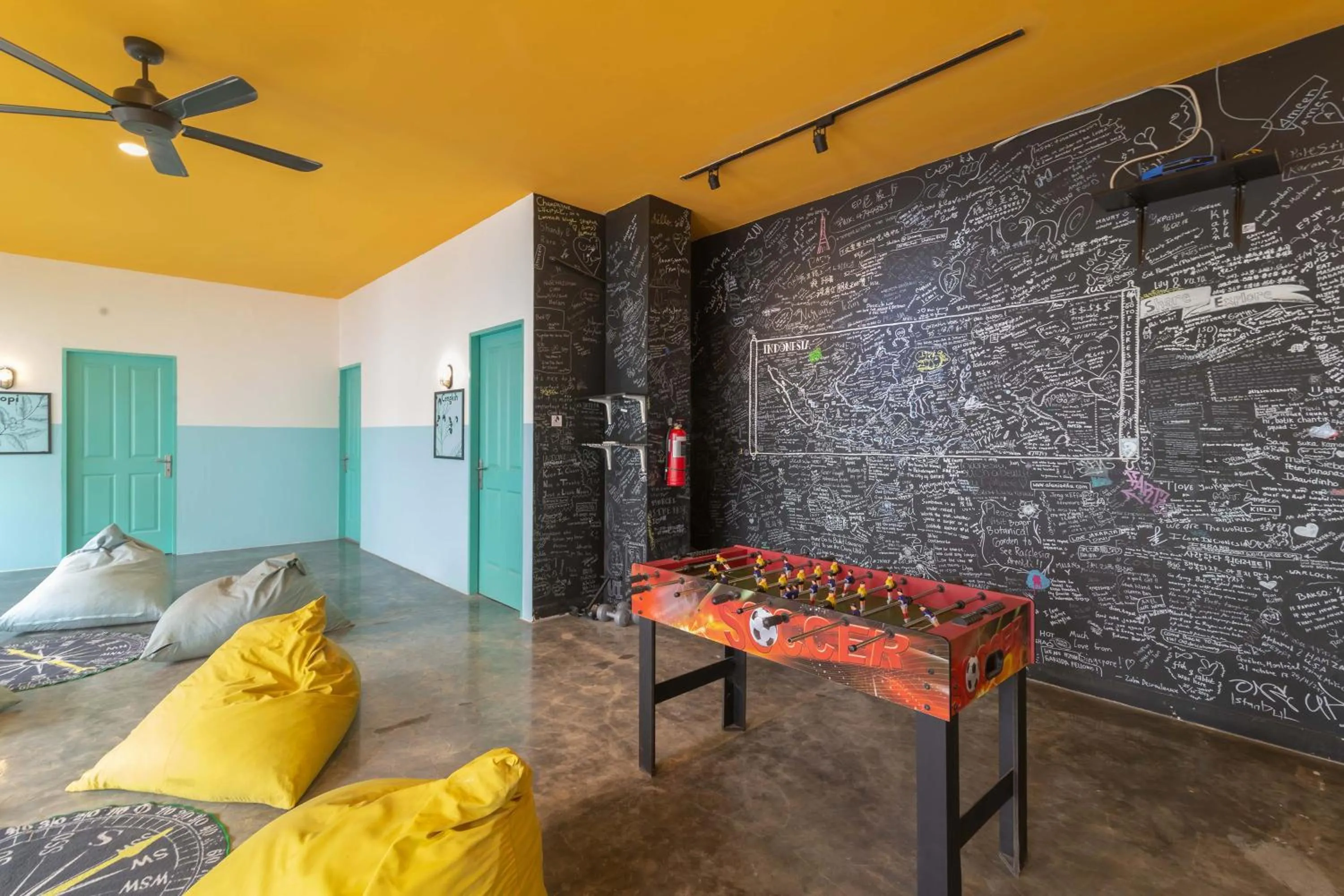 Living room, Bed in Wonderloft Hostel Kota Tua