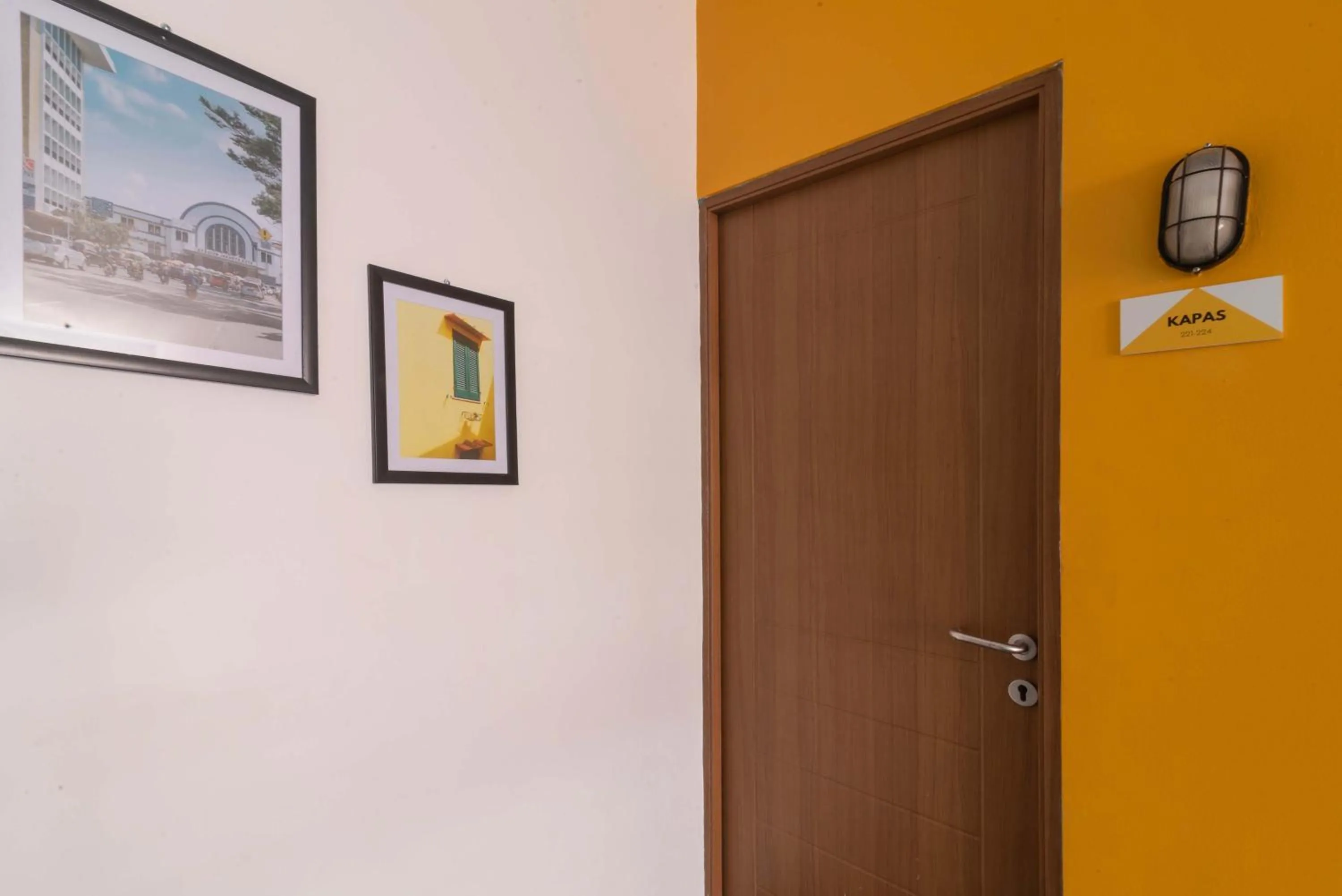 Facade/entrance in Wonderloft Hostel Kota Tua