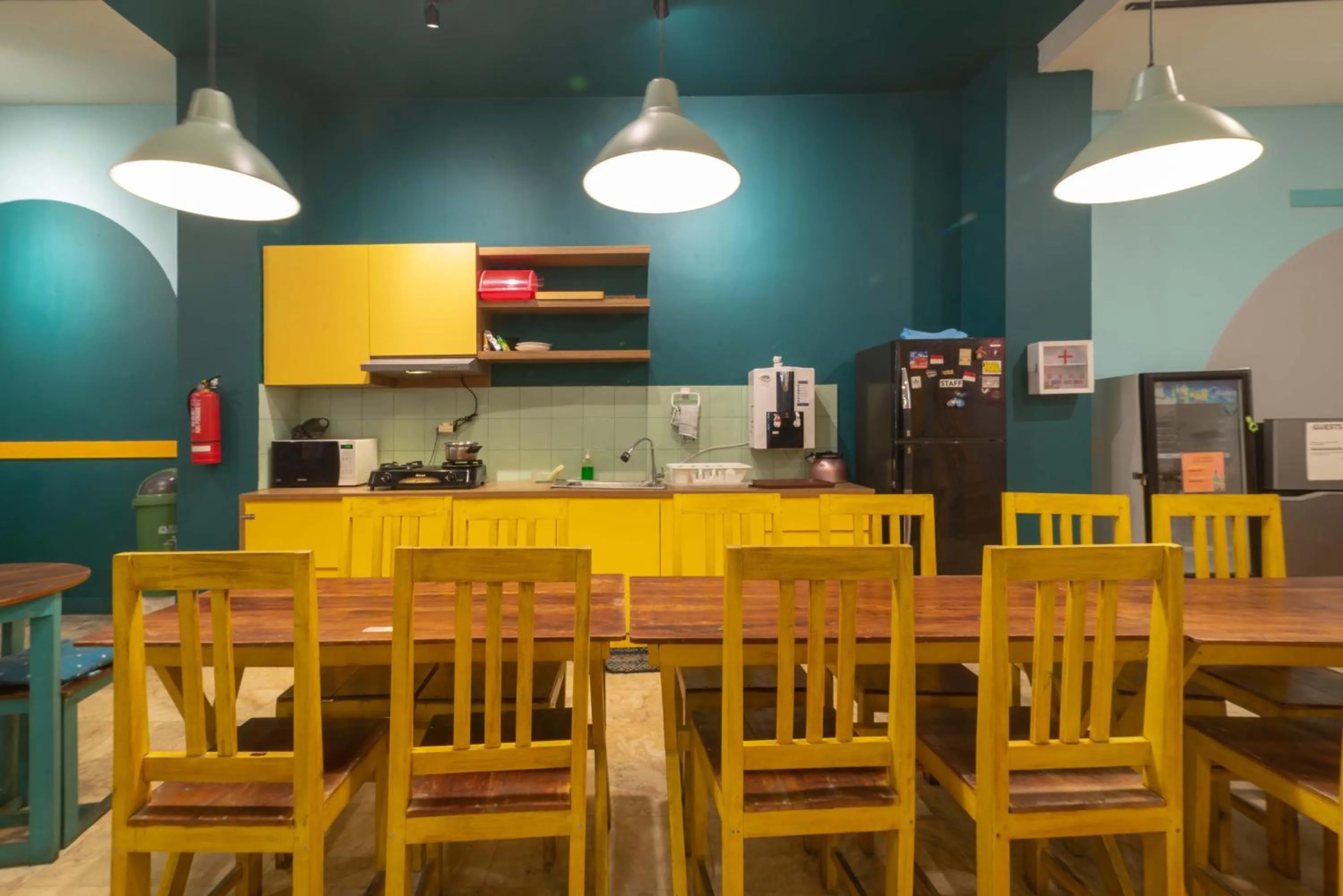 Dining area in Wonderloft Hostel Kota Tua