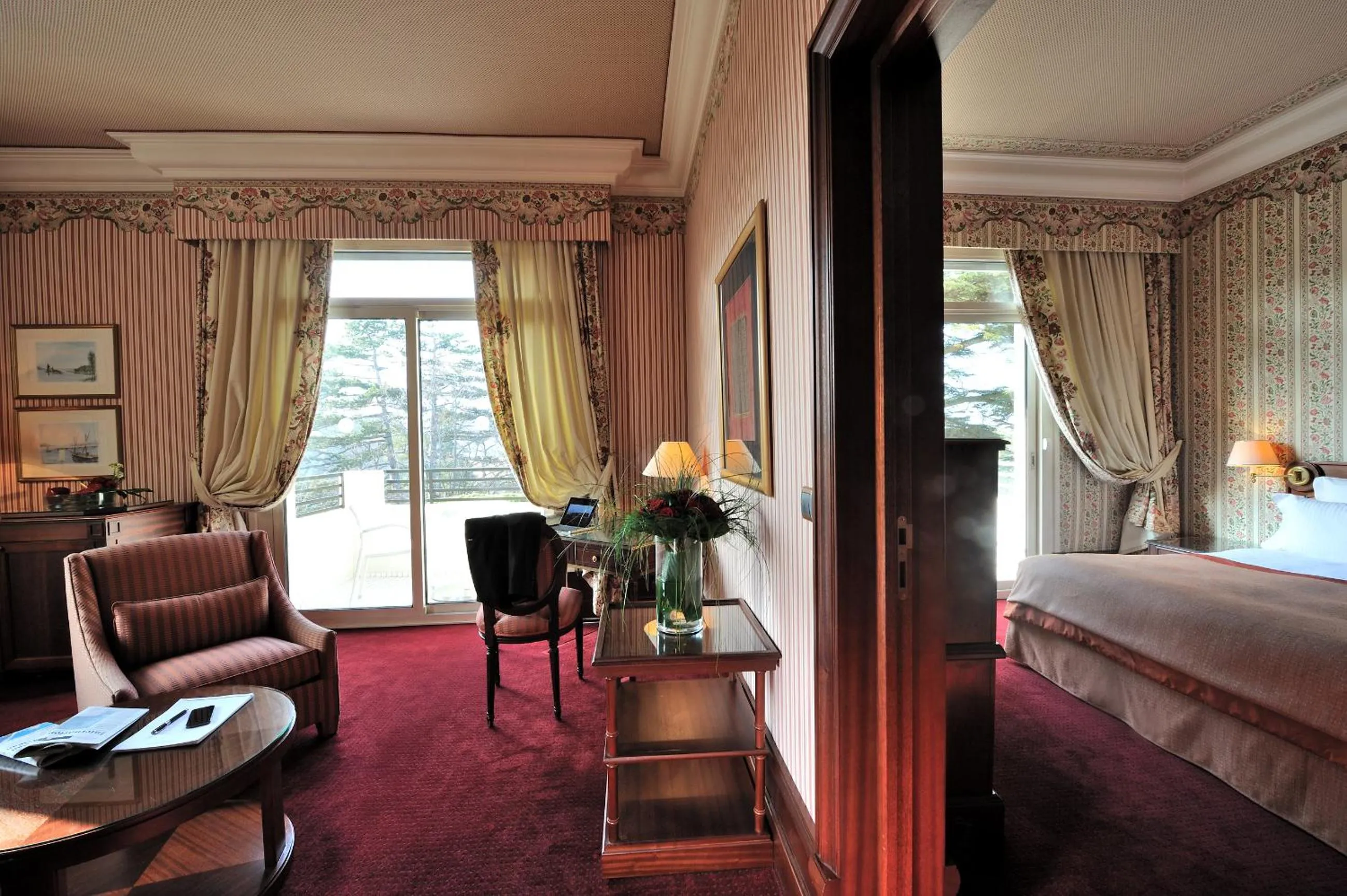 Bedroom, Bed in Le Grand Hôtel - Domaine De Divonne