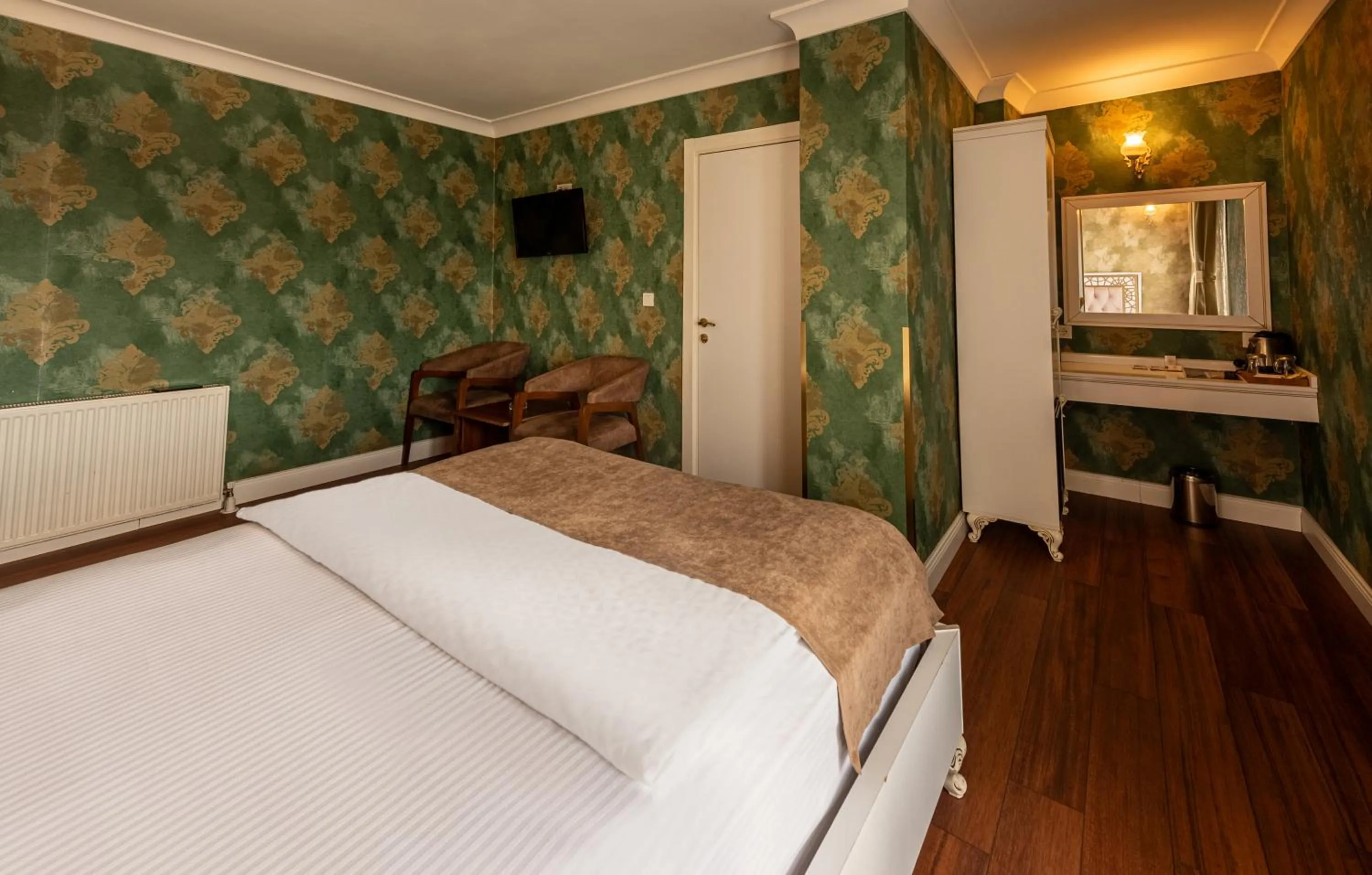 Bed in Golden Dream Otel