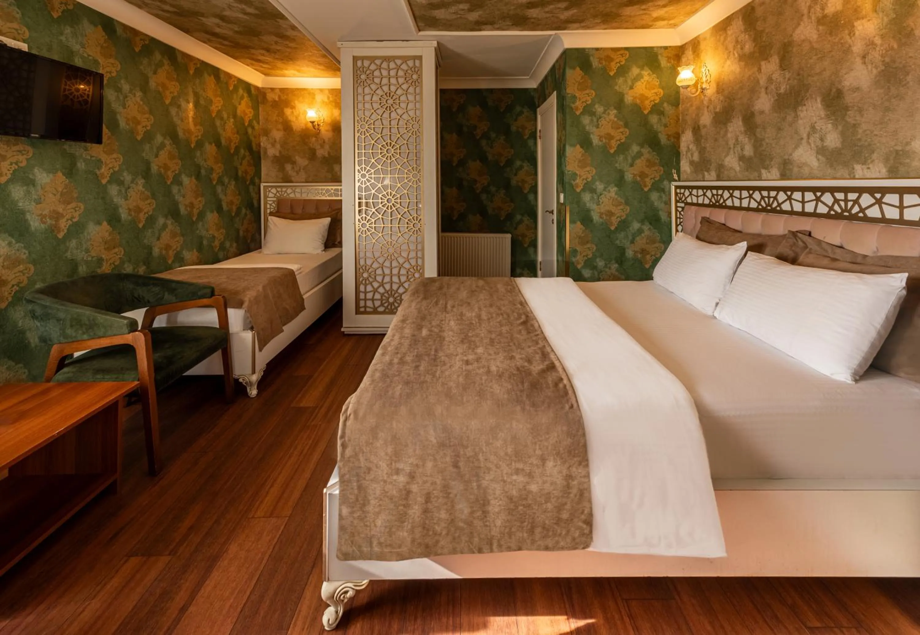 Bed in Golden Dream Otel