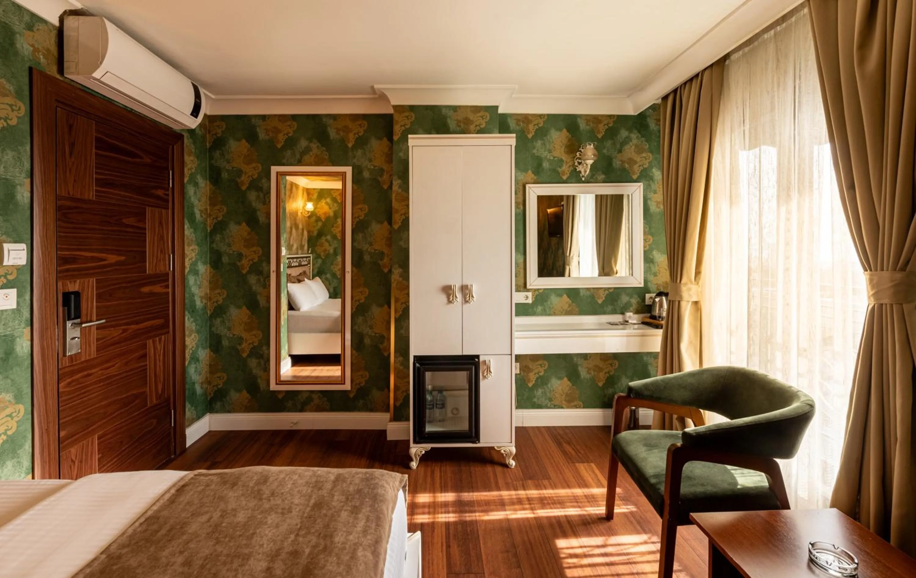 Bed in Golden Dream Otel