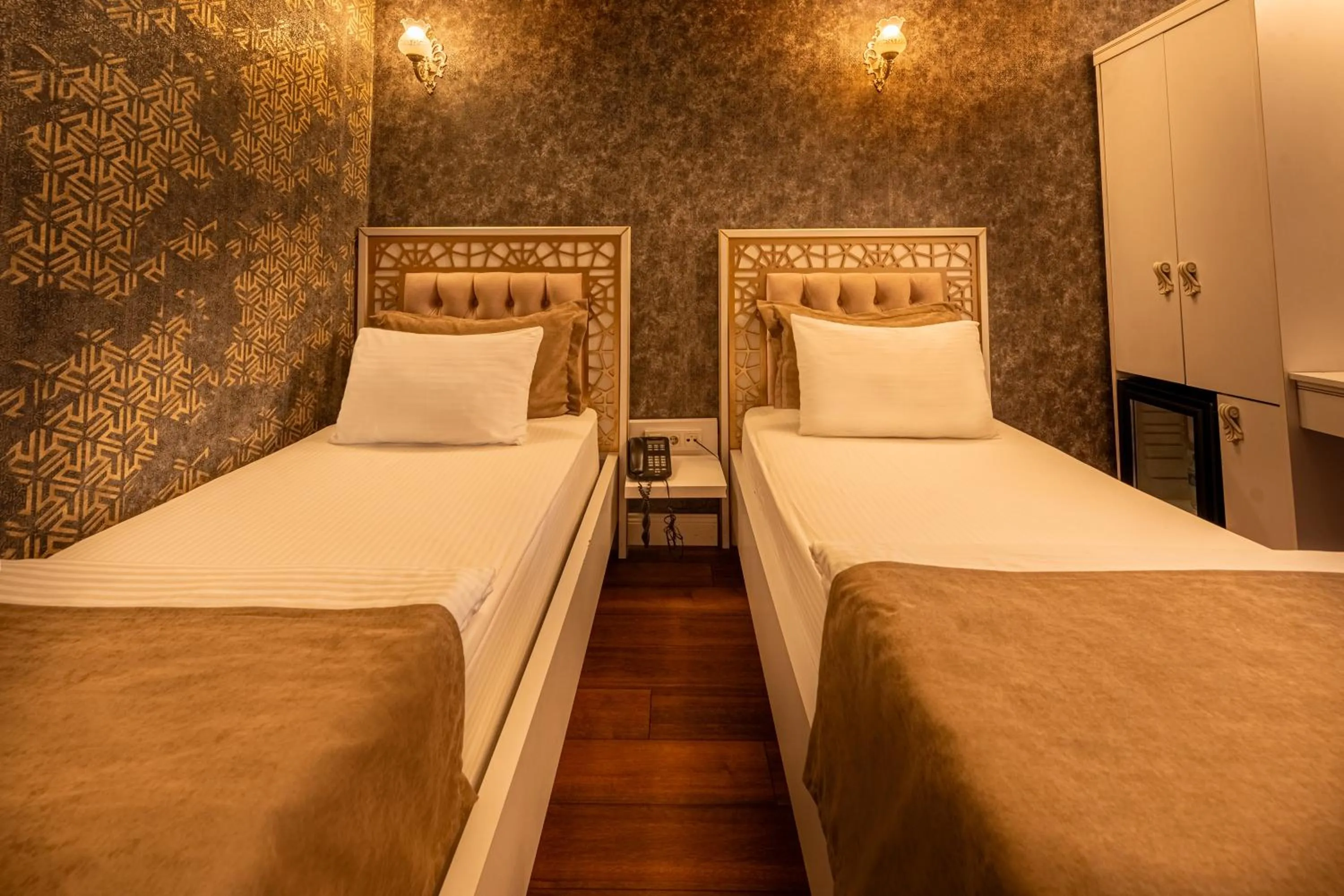 Bed in Golden Dream Otel