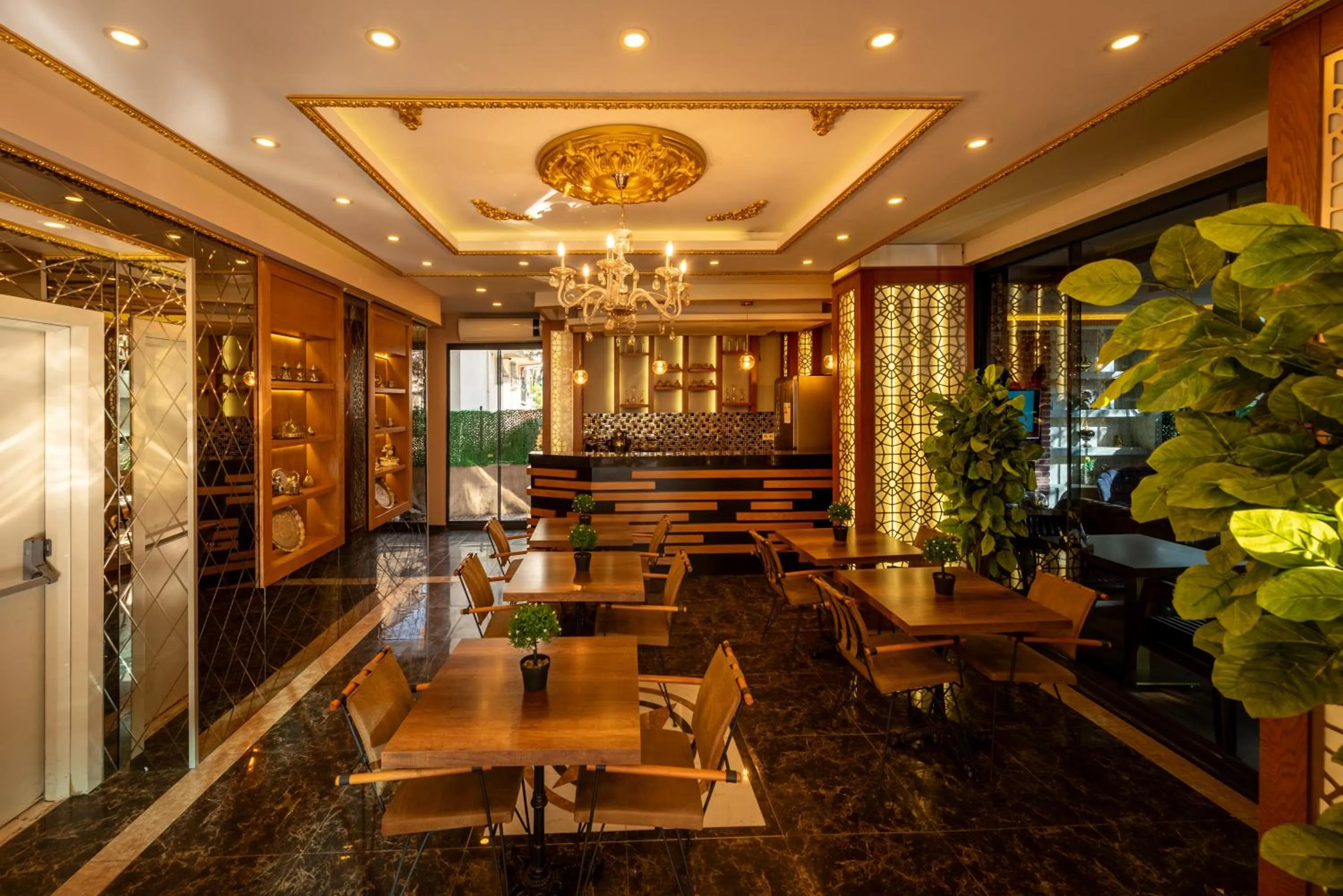 Restaurant/places to eat in Golden Dream Otel