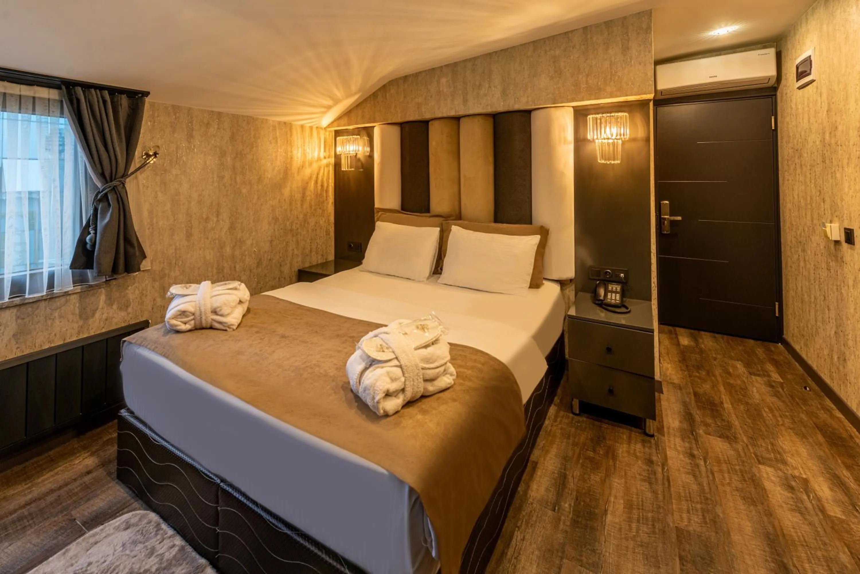 Bed in Golden Dream Otel