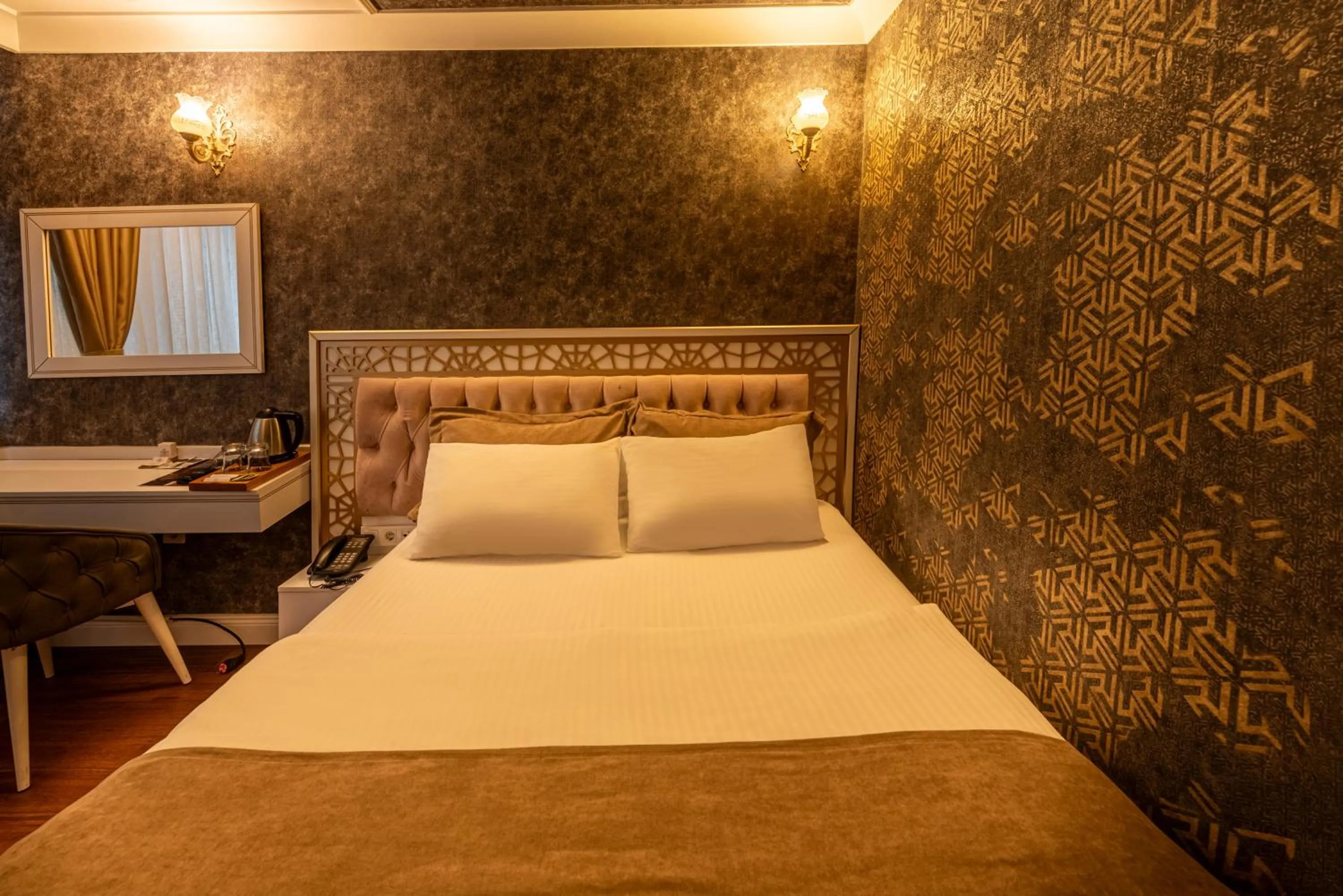 Bed in Golden Dream Otel