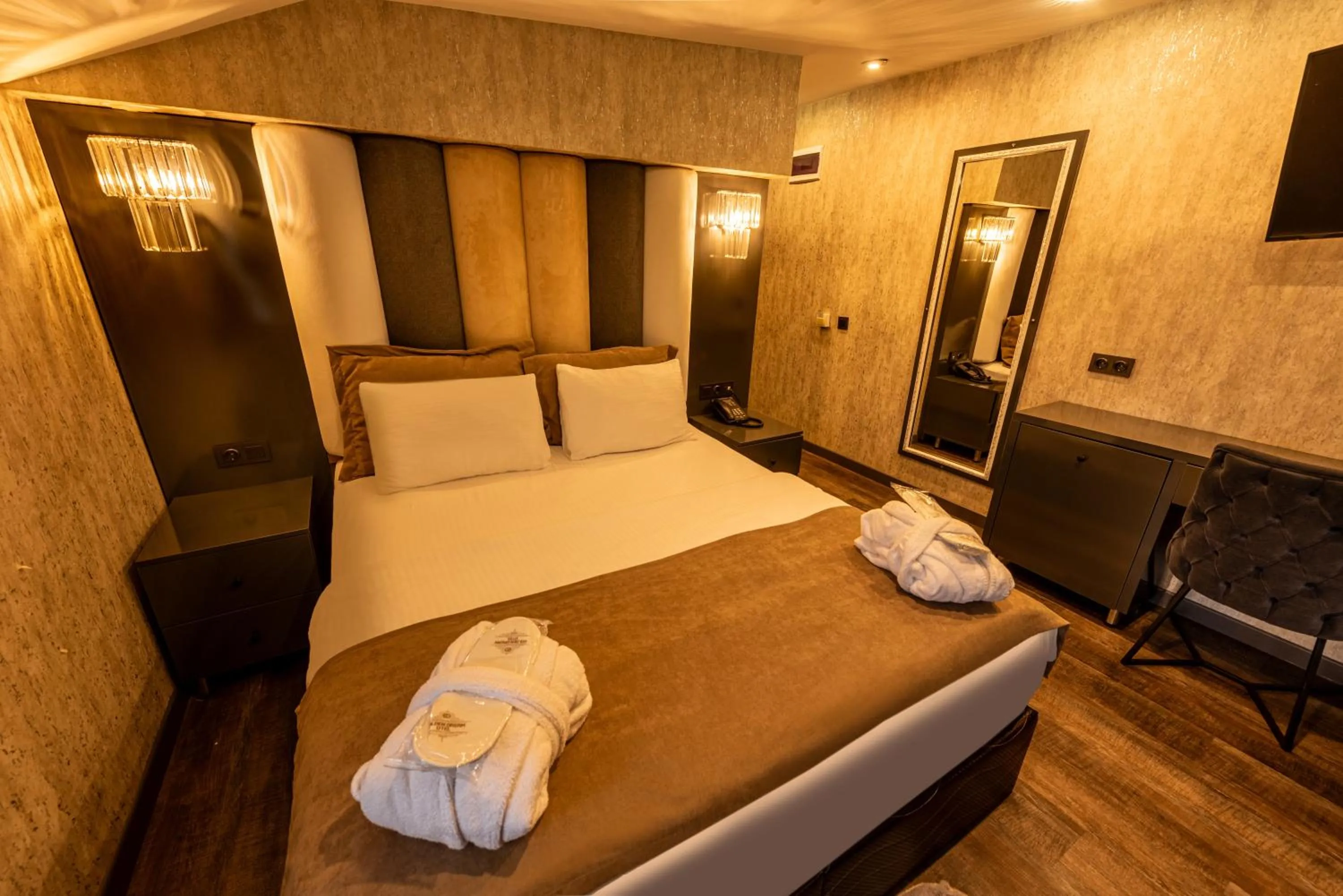 Bed in Golden Dream Otel