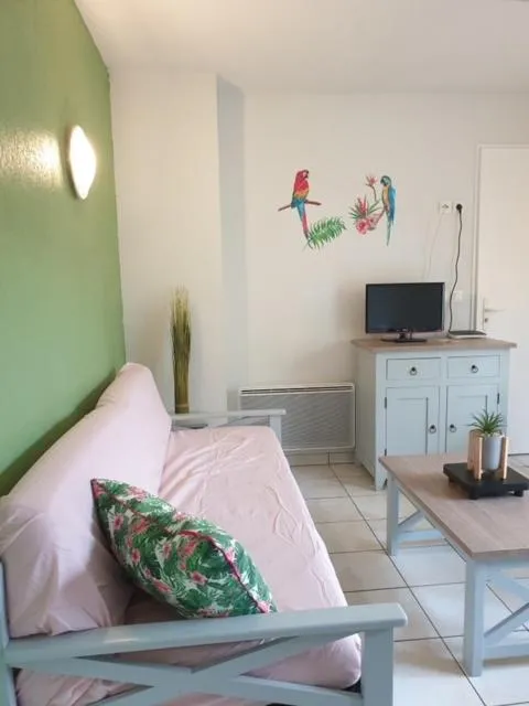 Living room, Bed in Laouchet Le Hameau des Grands Lacs