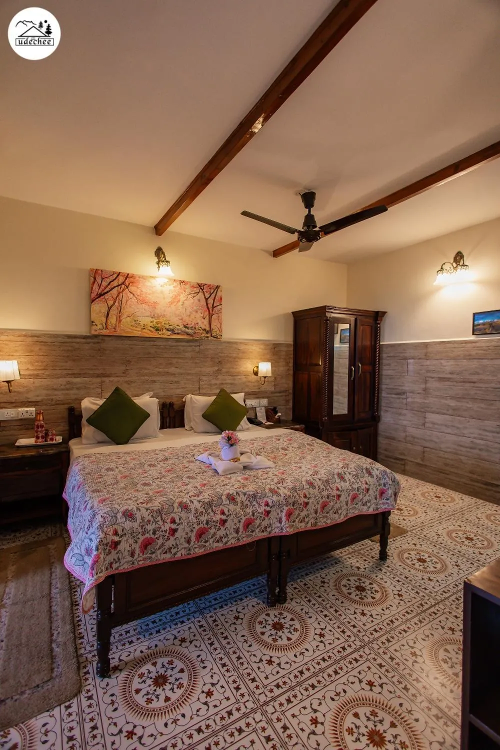 Bed in Hotel Udechee Huts, McLeod Ganj