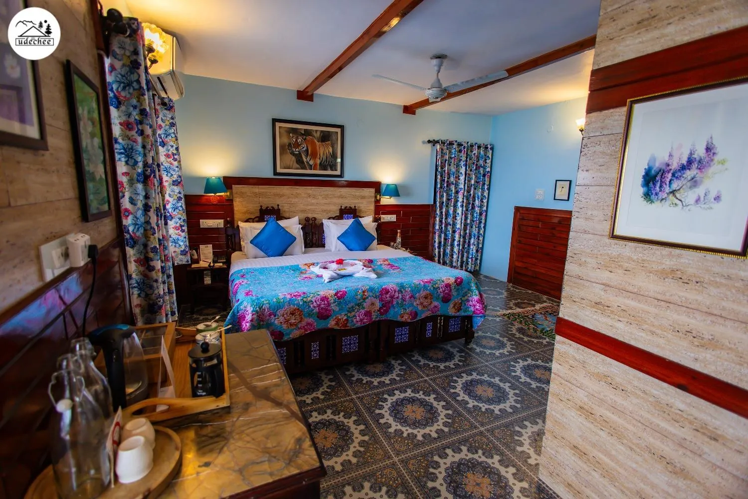 Bed in Hotel Udechee Huts, McLeod Ganj