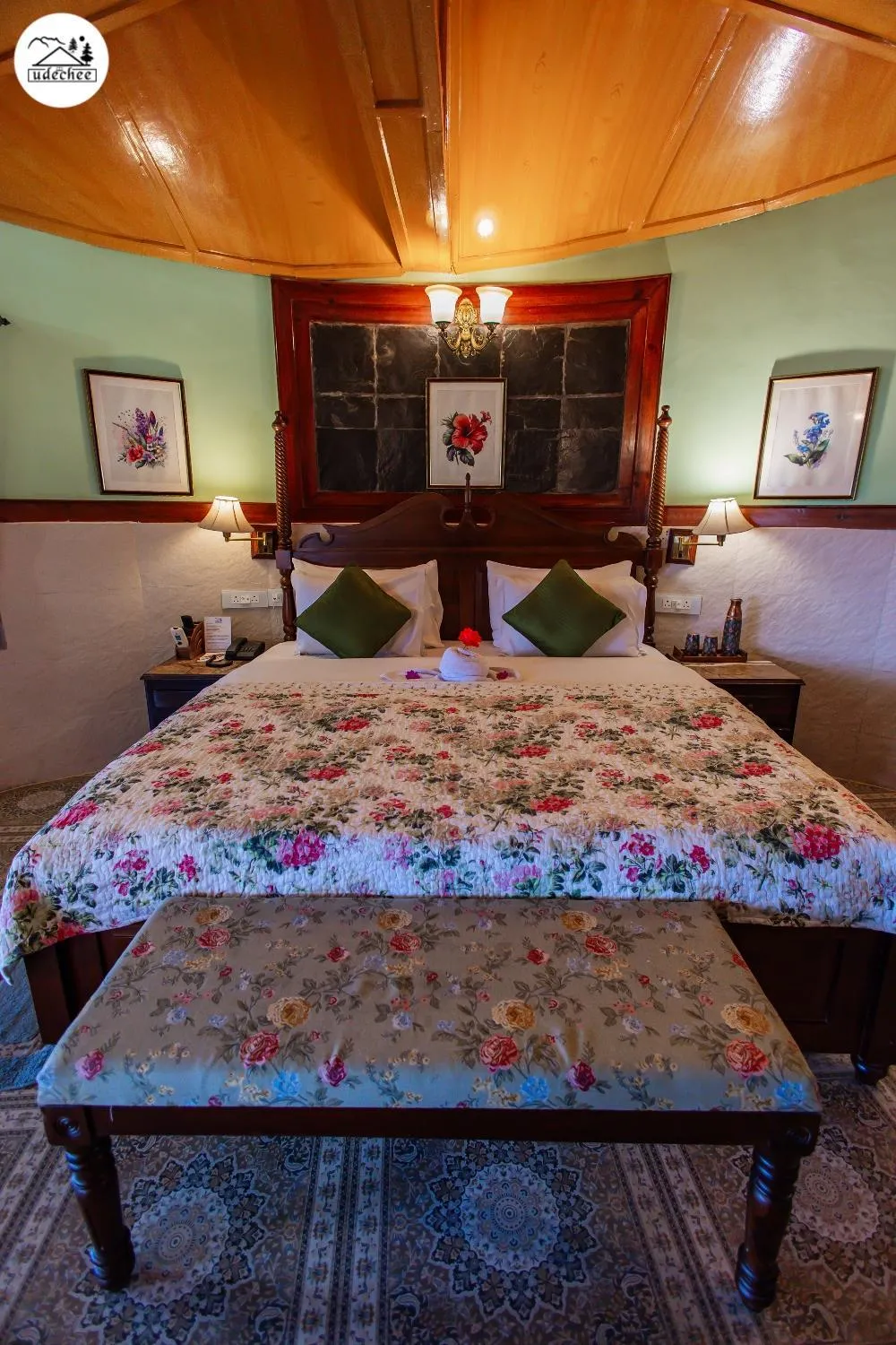 Bed in Hotel Udechee Huts, McLeod Ganj