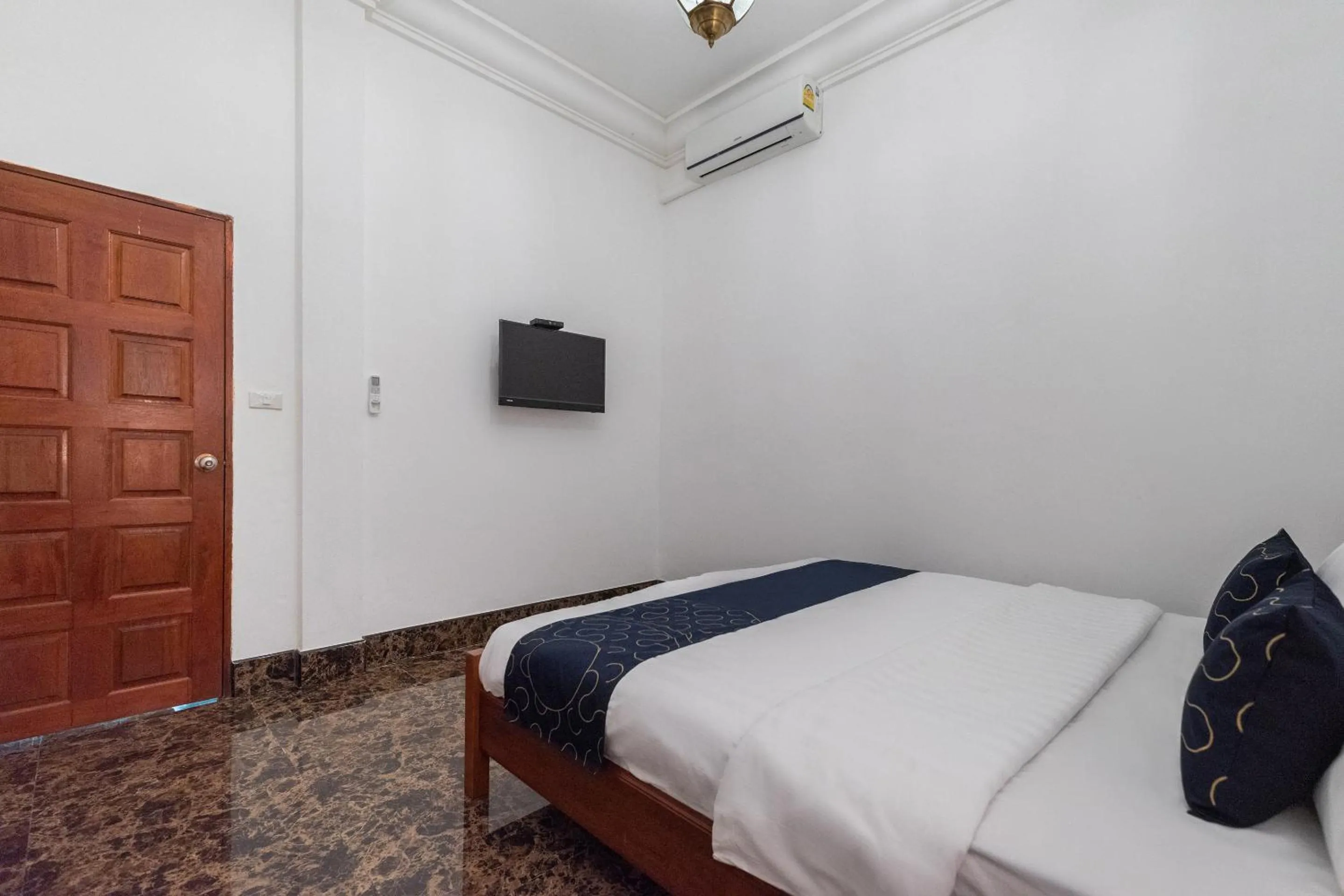 Bedroom, TV/Entertainment Center in Capital O 805 Suan Palm Farm Nok Resort