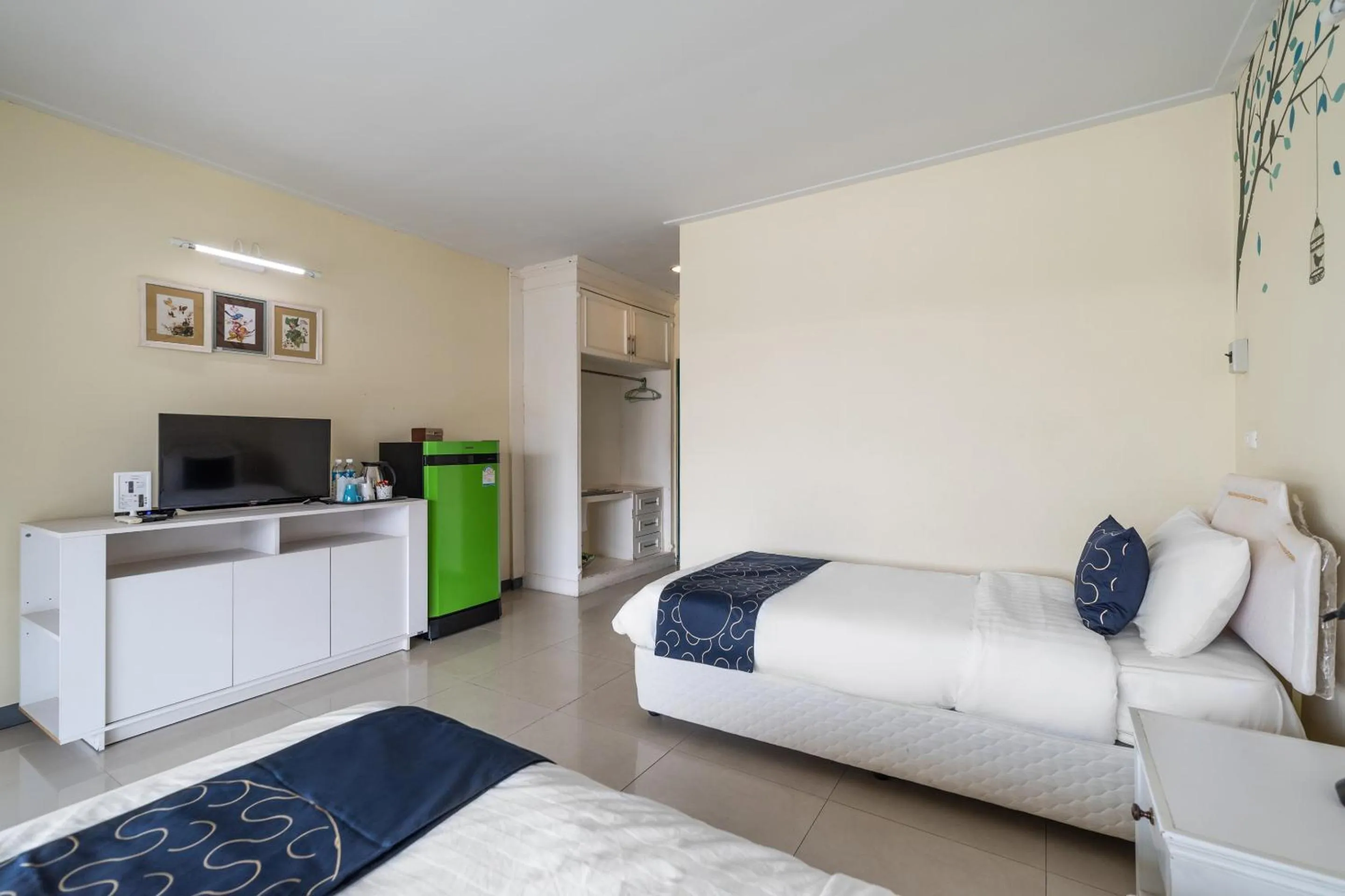 Bedroom, TV/Entertainment Center in Capital O 805 Suan Palm Farm Nok Resort