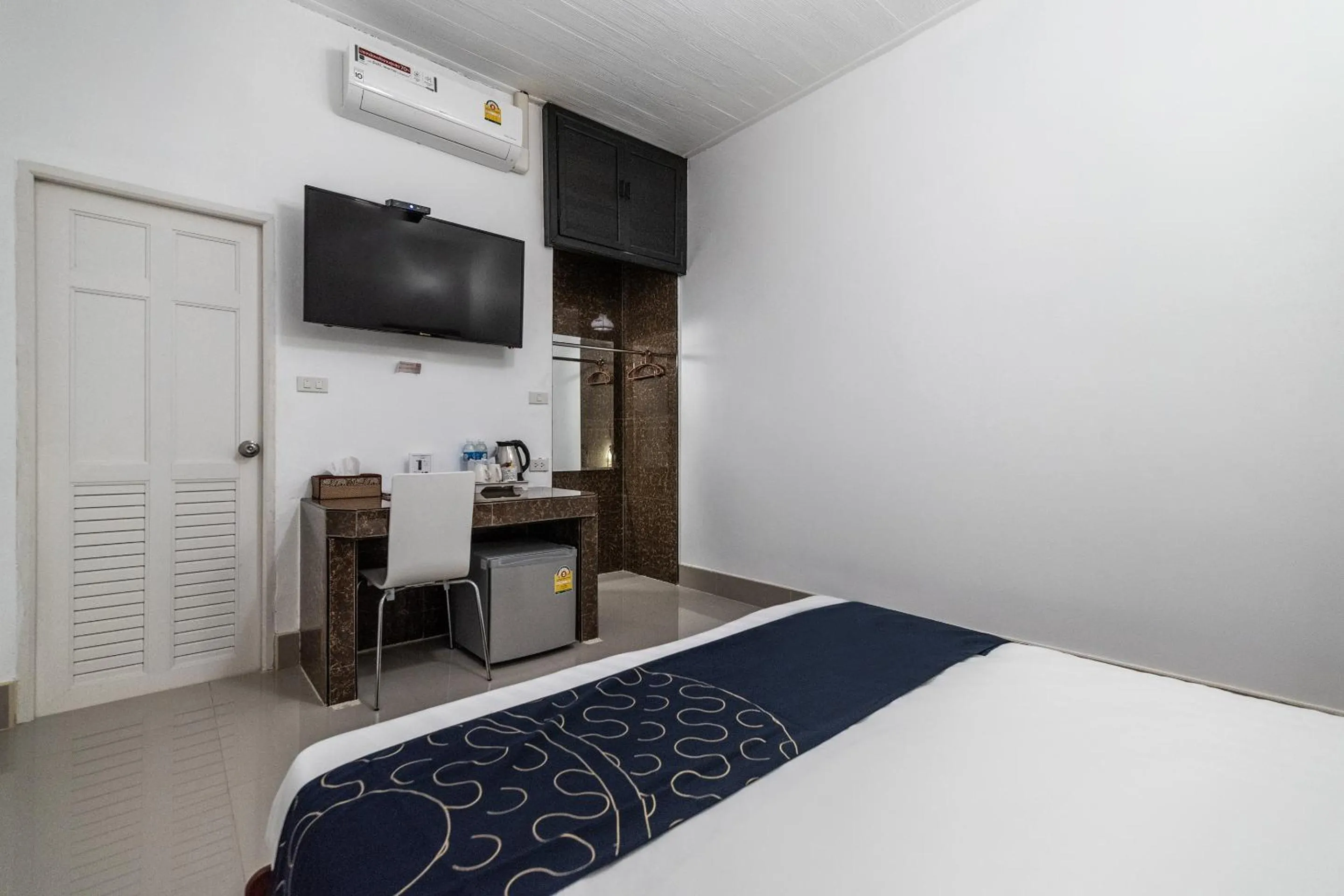 Bedroom, TV/Entertainment Center in Capital O 805 Suan Palm Farm Nok Resort