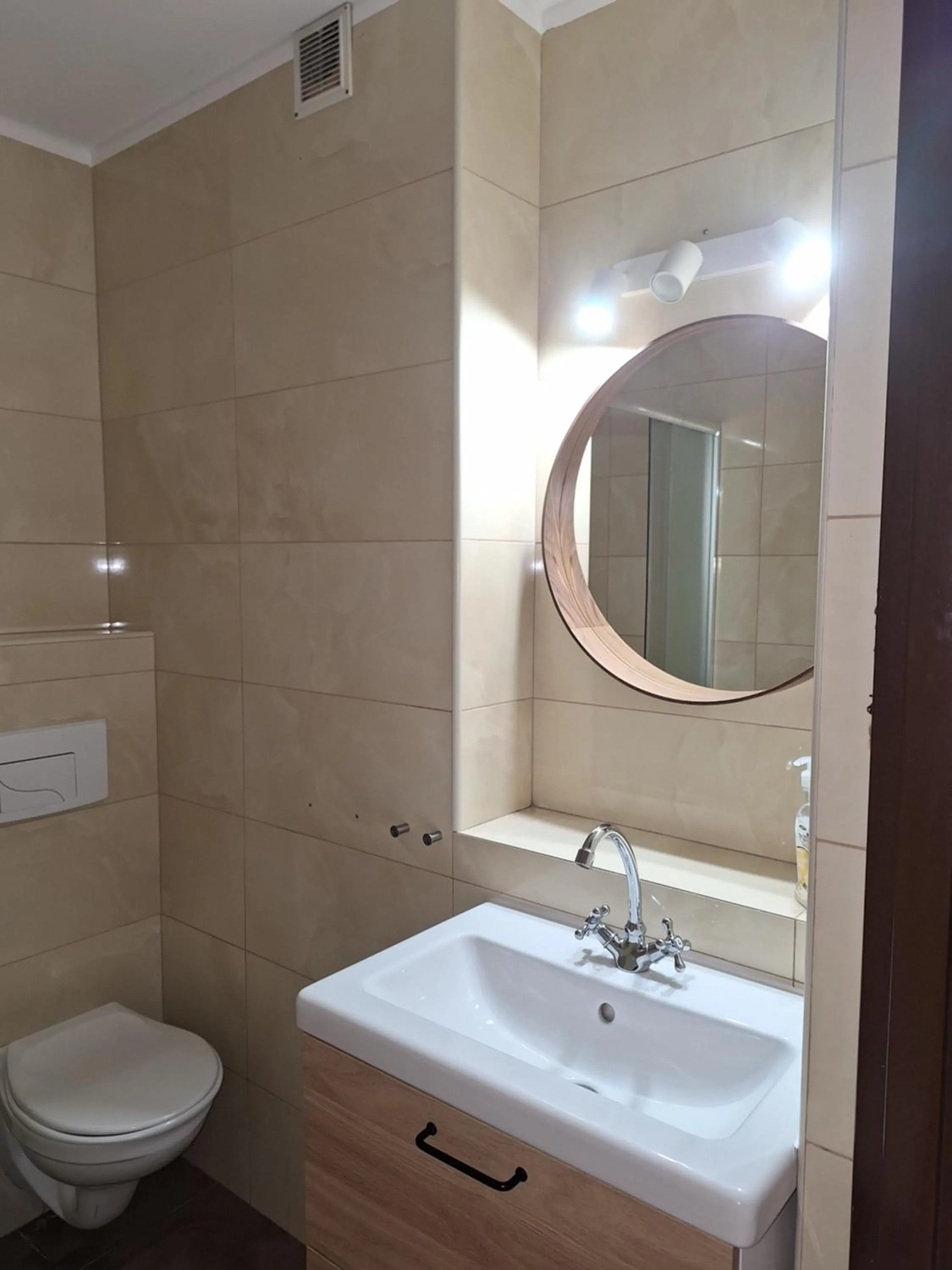 Shower in Omega Jantar