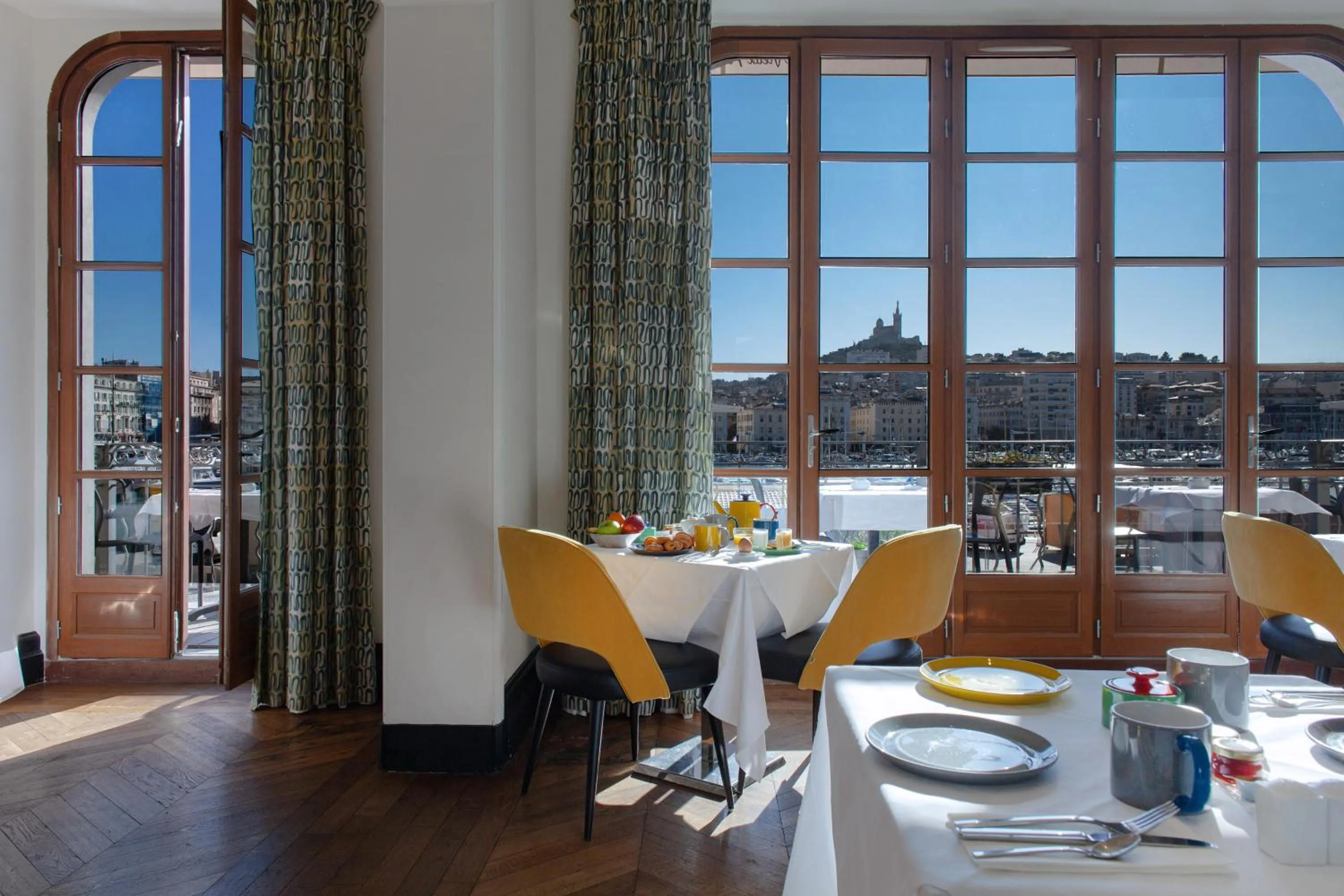 Food and drinks in La Residence Du Vieux Port