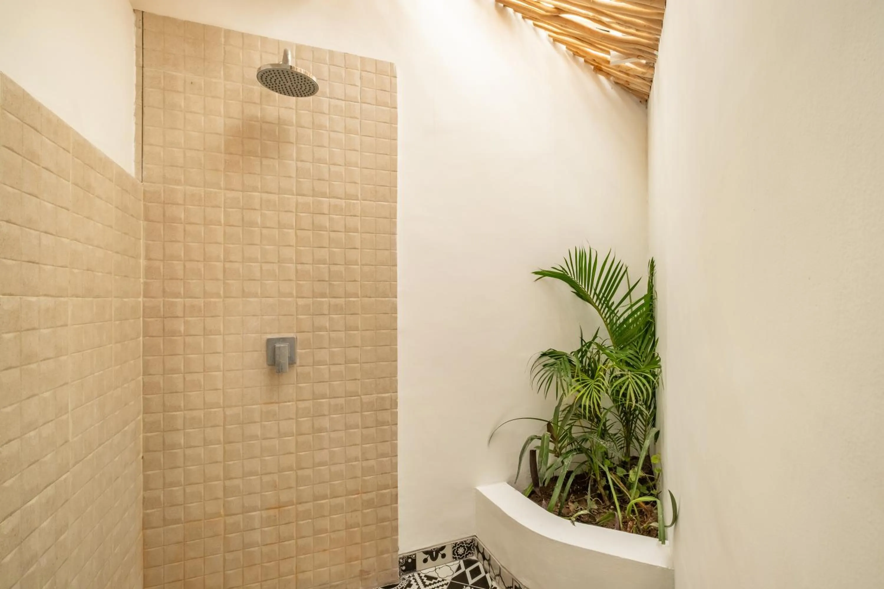 Shower in Villa Dipta