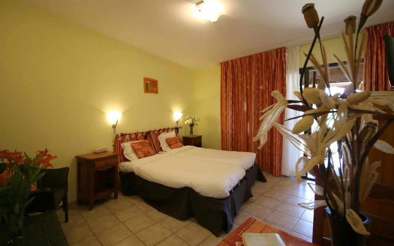 Photo of the whole room in Logis Hôtel-restaurant La Mère Biquette