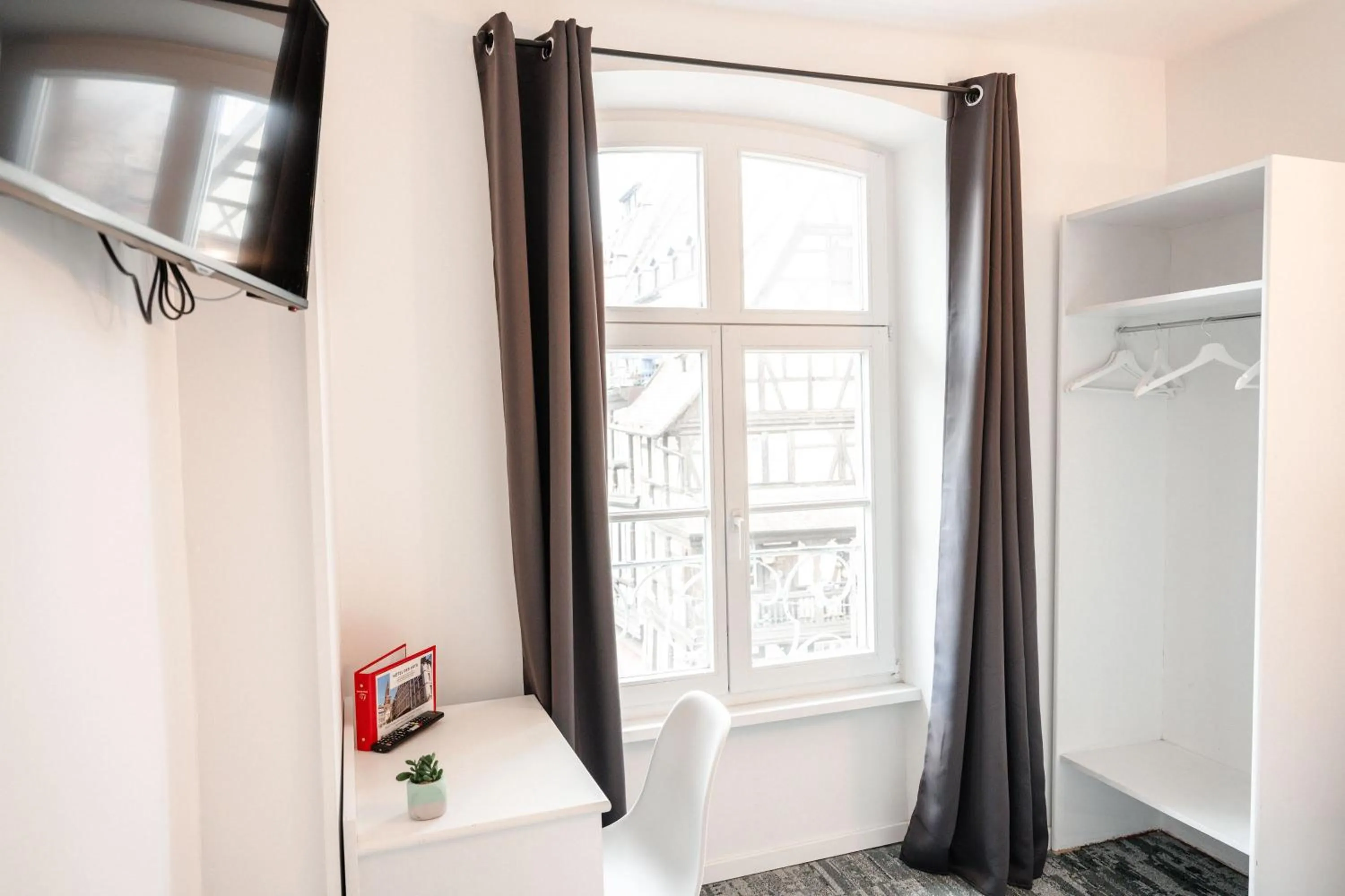 TV and multimedia in Hotel des Arts - Centre Cathédrale