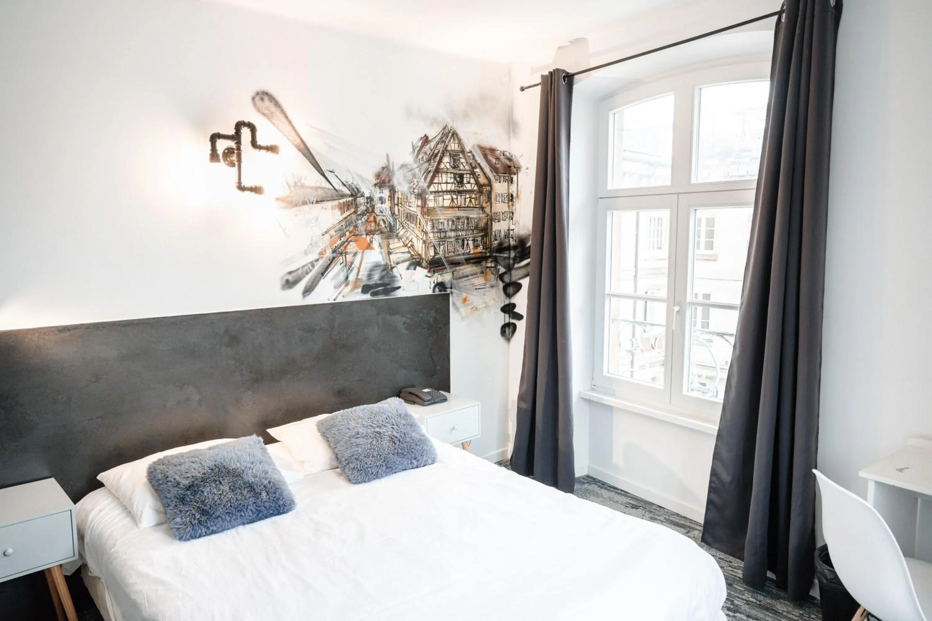 Bed in Hotel des Arts - Centre Cathédrale