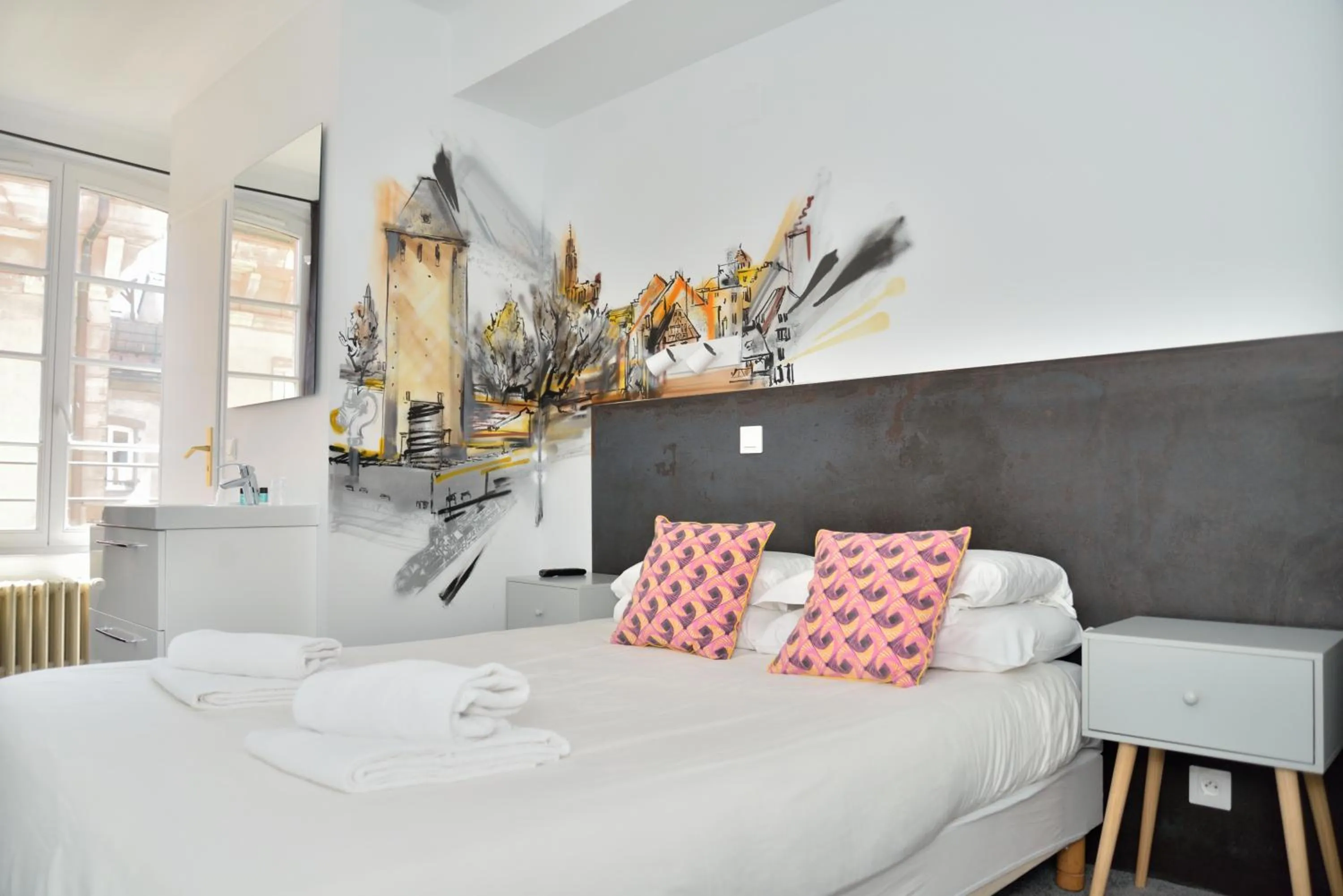 Bed in Hotel des Arts - Centre Cathédrale