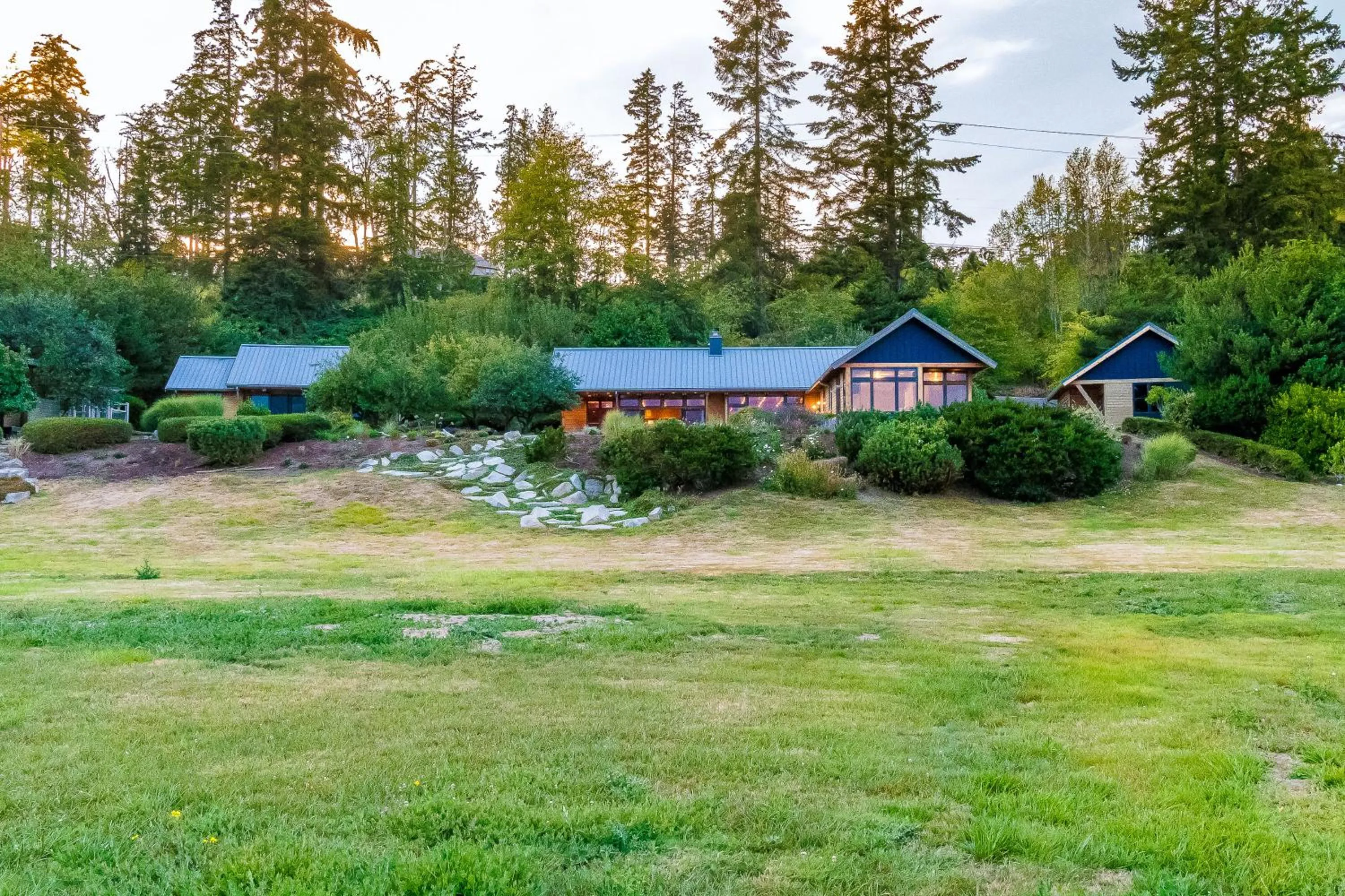 Fidalgo Island Waterfront Stunner