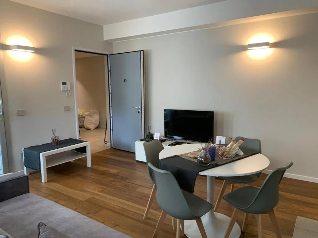 Communal lounge/ TV room in Aparthotel Isola