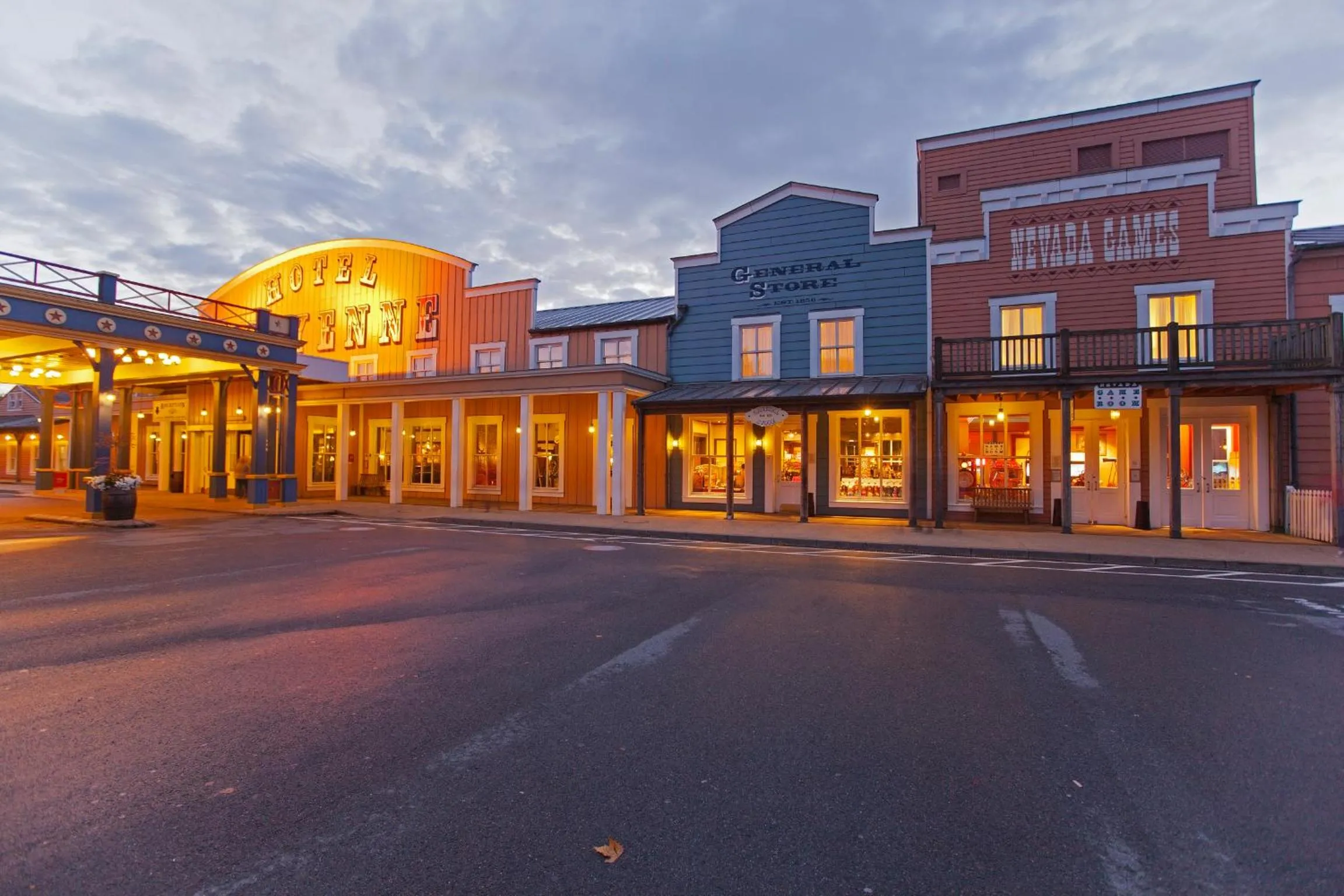 Facade/entrance in Disney Hotel Cheyenne
