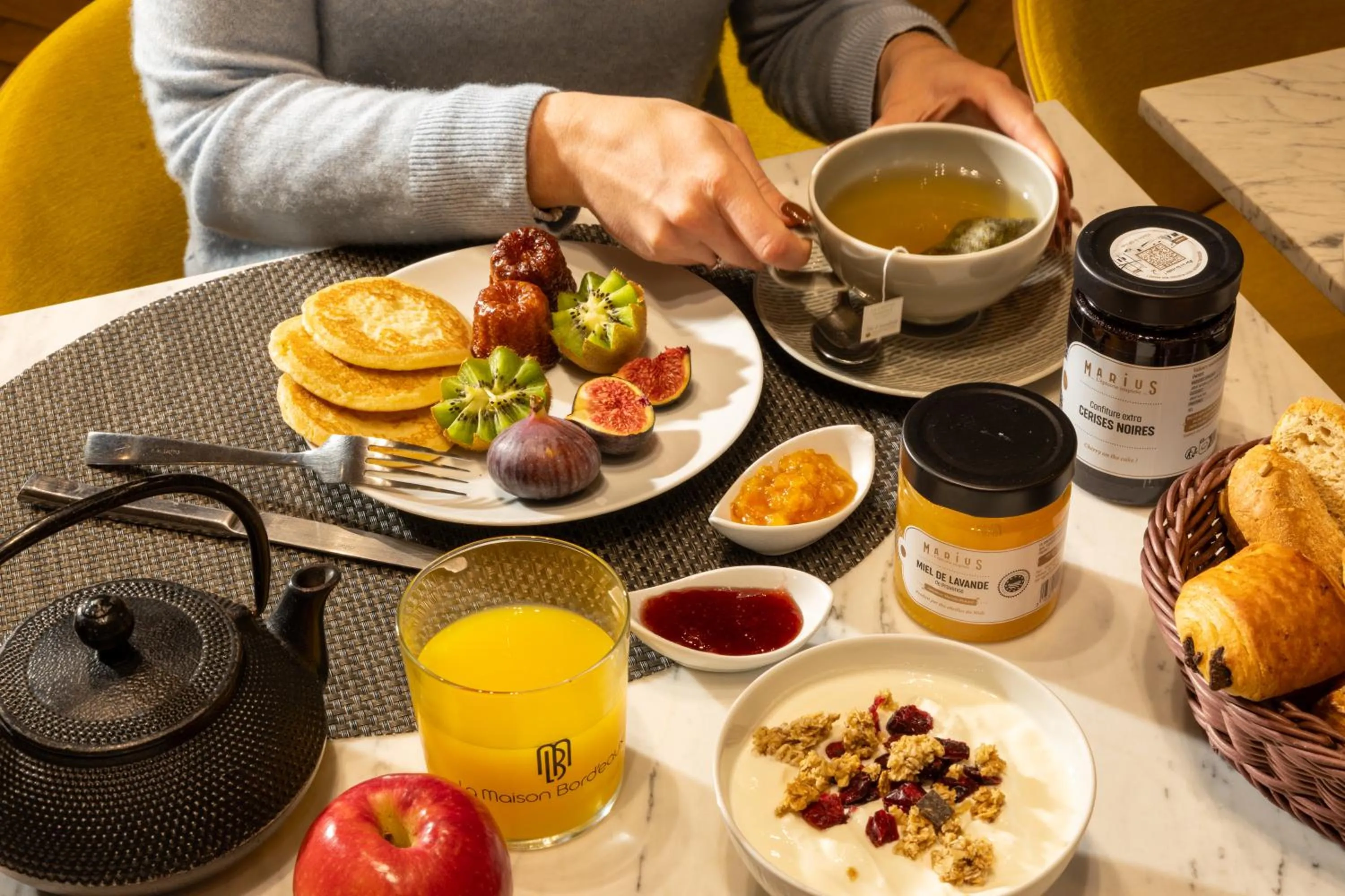 Food and drinks in Hôtel La Maison Bord'eaux